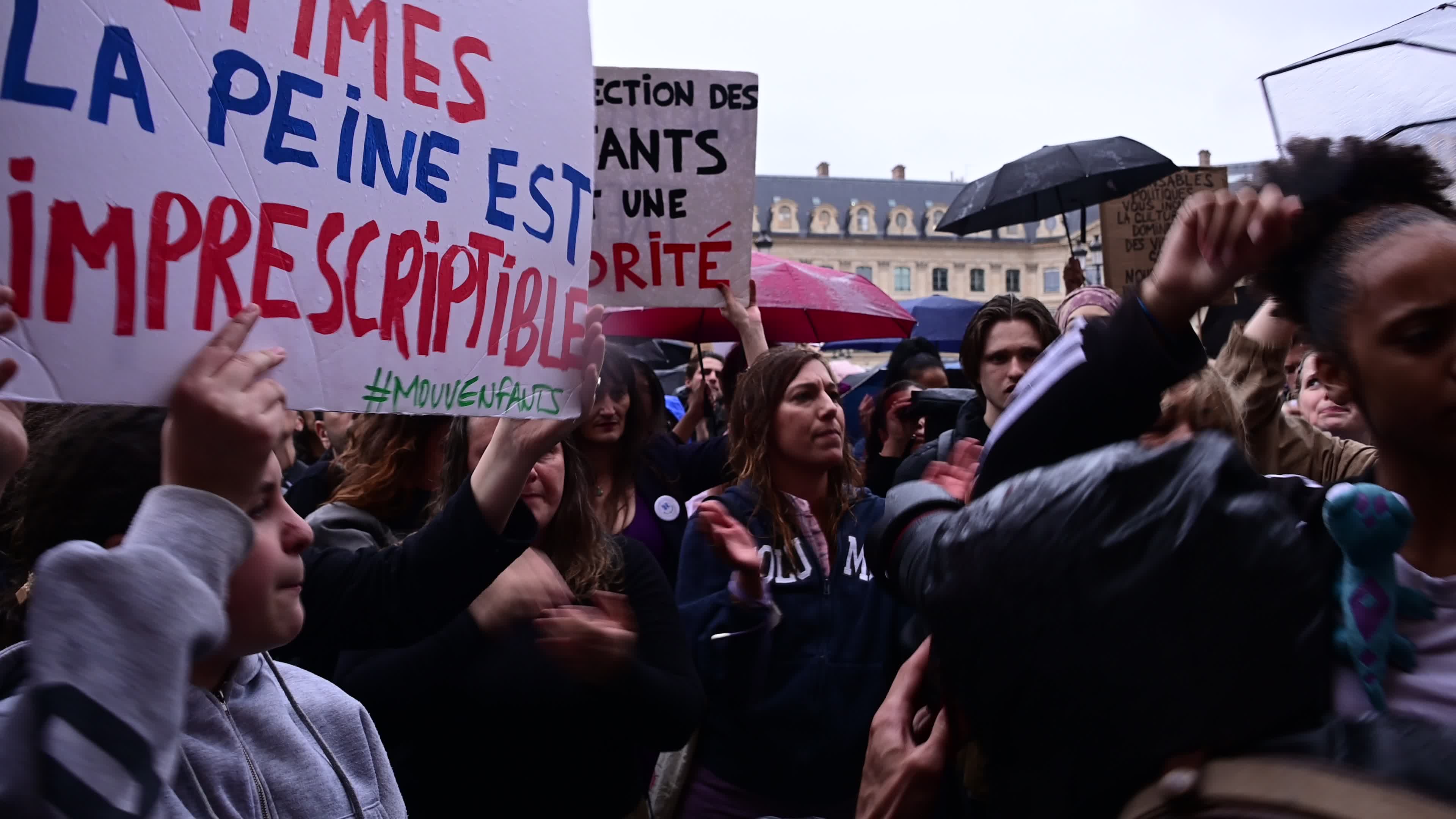Tribute to Lyhanna: Gathering in front of the Ministry of Justice in Paris