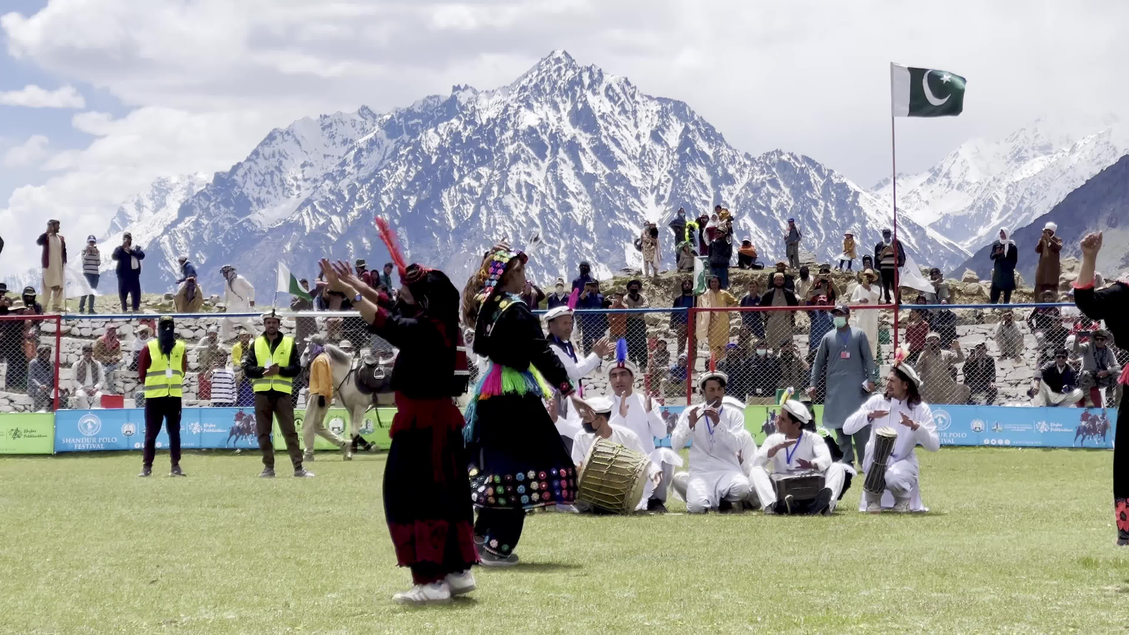Pakistan: Chitral Laspur face Gilgit Ghizer in opening free-style polo match at Shandur festival