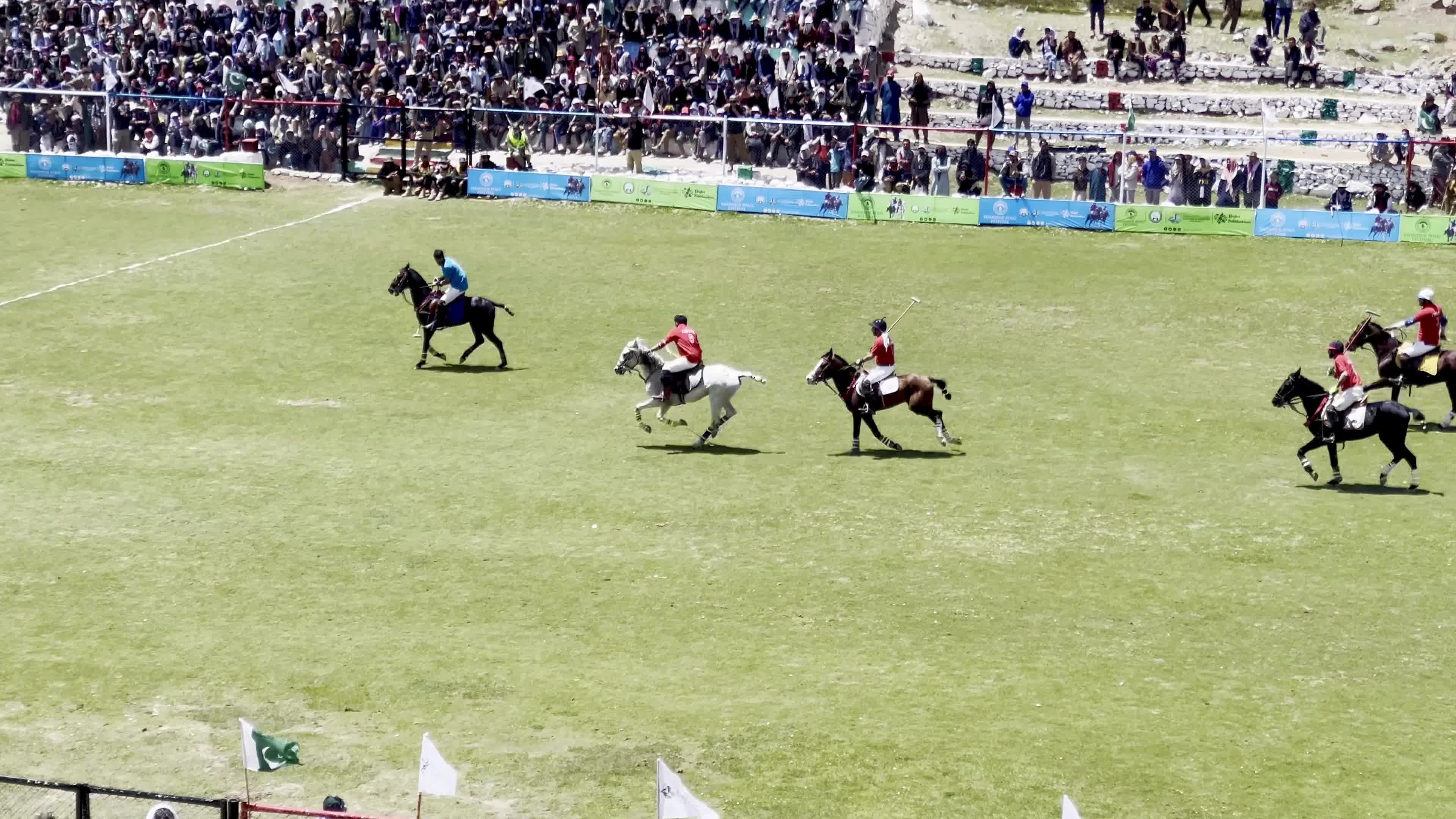 Pakistan: Chitral Laspur face Gilgit Ghizer in opening free-style polo match at Shandur festival