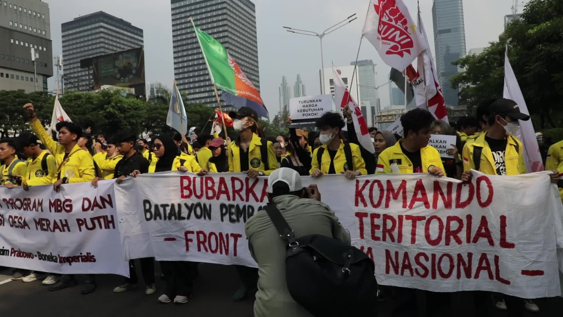 Universitas Indonesia Students Demonstration demanding Prabowo Subianto as Indonesia President to fix his policy.