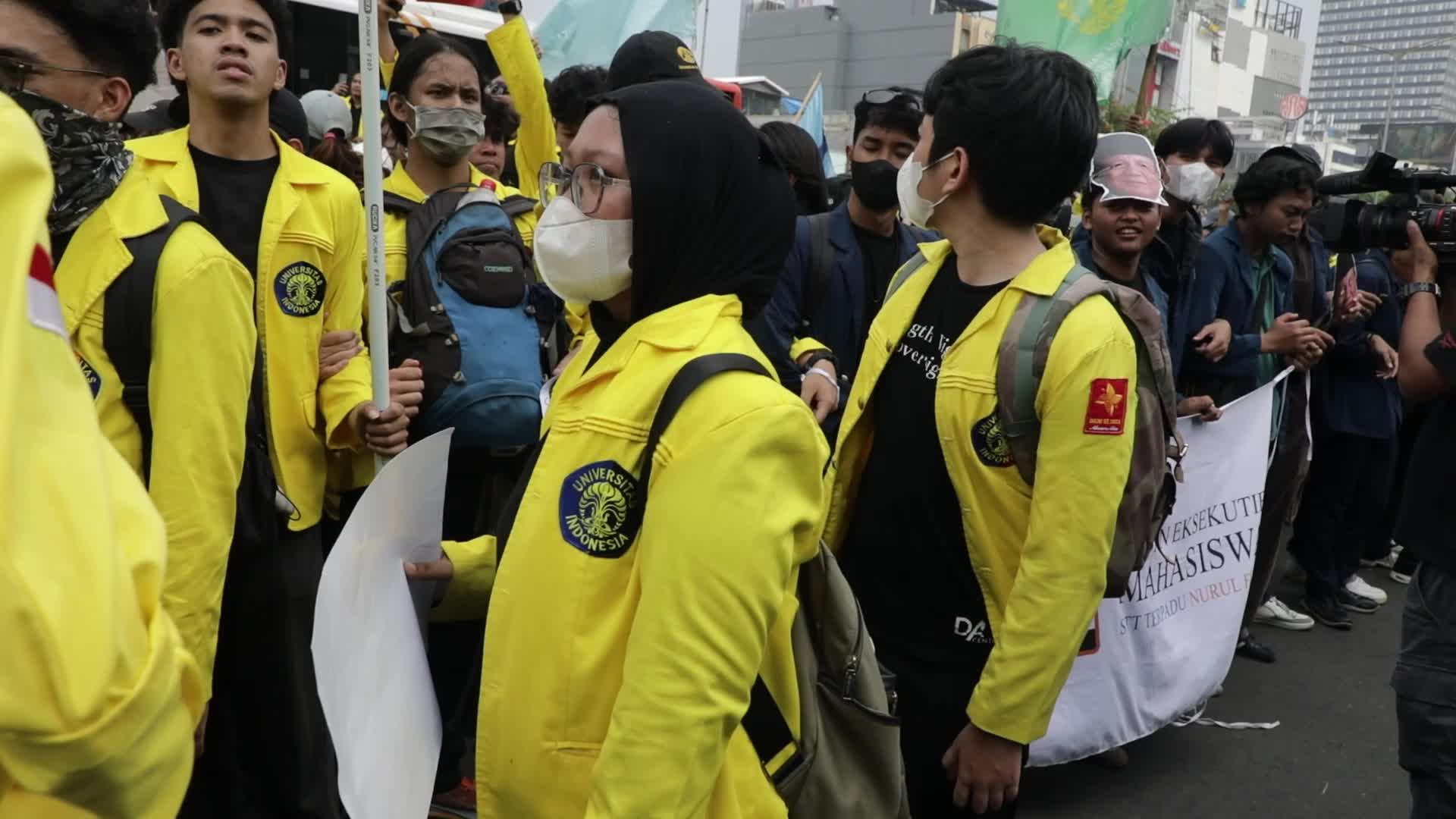 Universitas Indonesia Students Demonstration demanding Prabowo Subianto as Indonesia President to fix his policy.