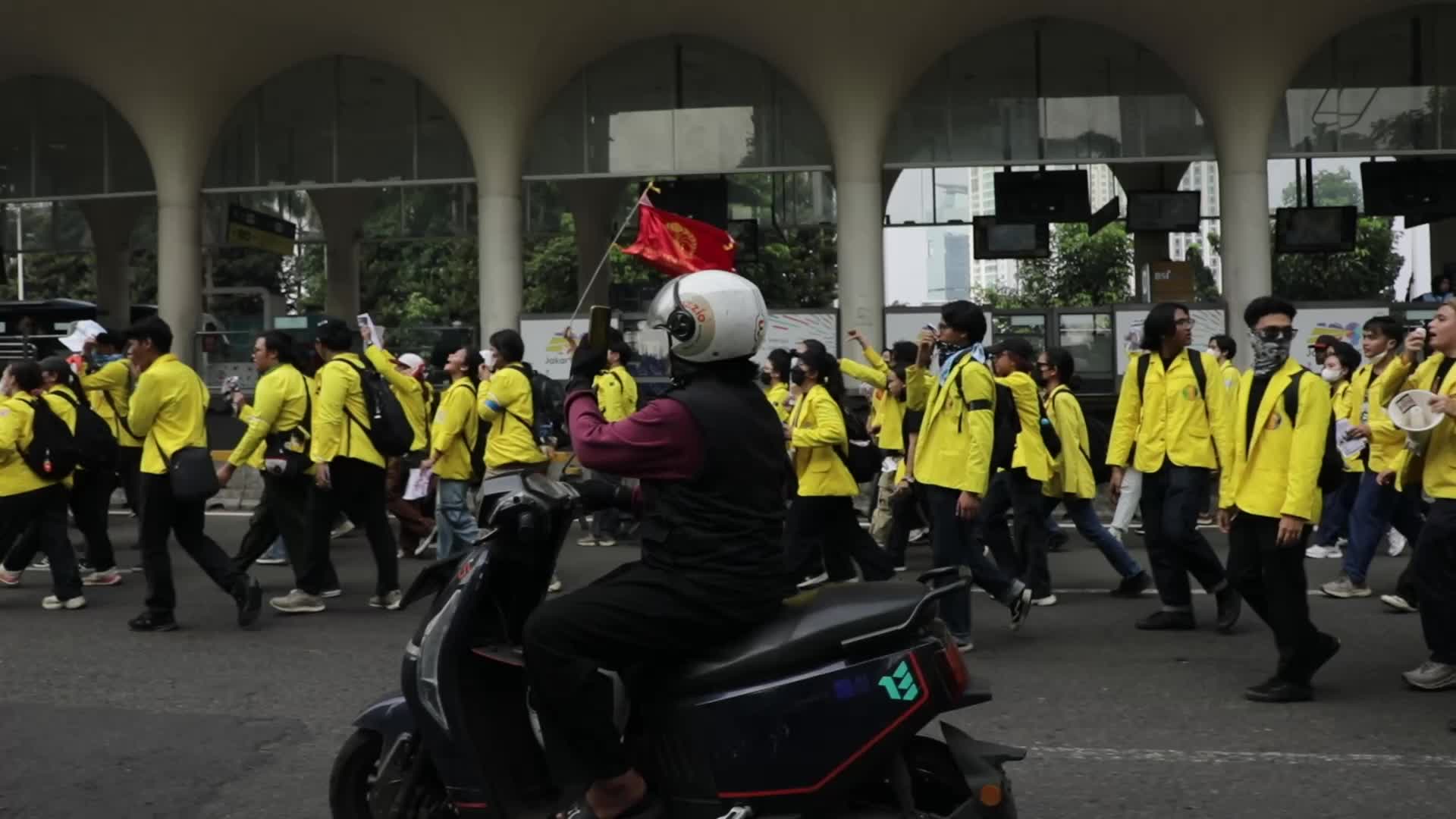 Universitas Indonesia Students Demonstration demanding Prabowo Subianto as Indonesia President to fix his policy.