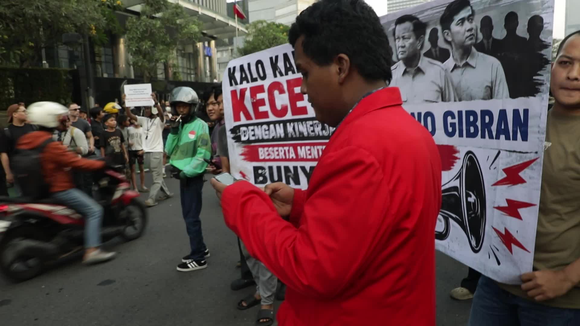 Universitas Indonesia Students Demonstration demanding Prabowo Subianto as Indonesia President to fix his policy.