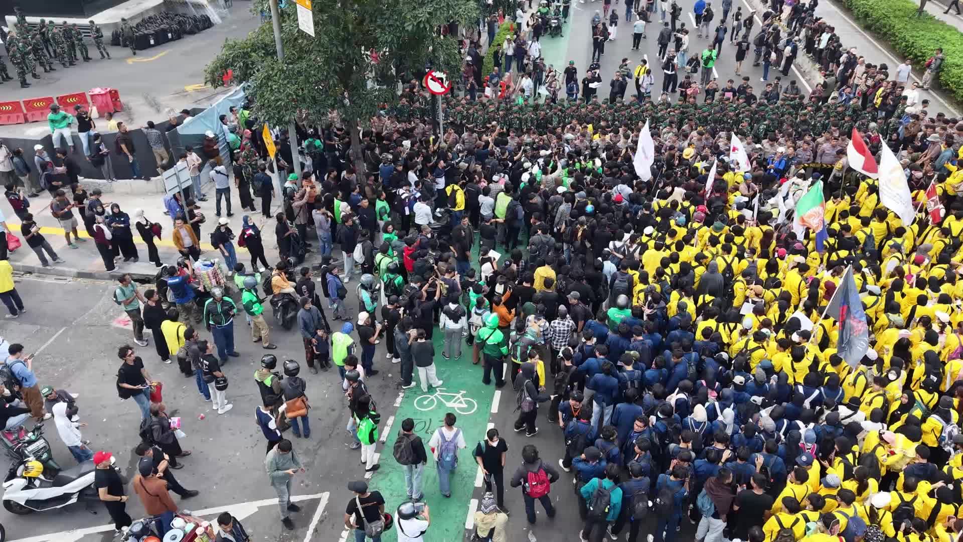 Universitas Indonesia Students Demonstration demanding Prabowo Subianto as Indonesia President to fix his policy.