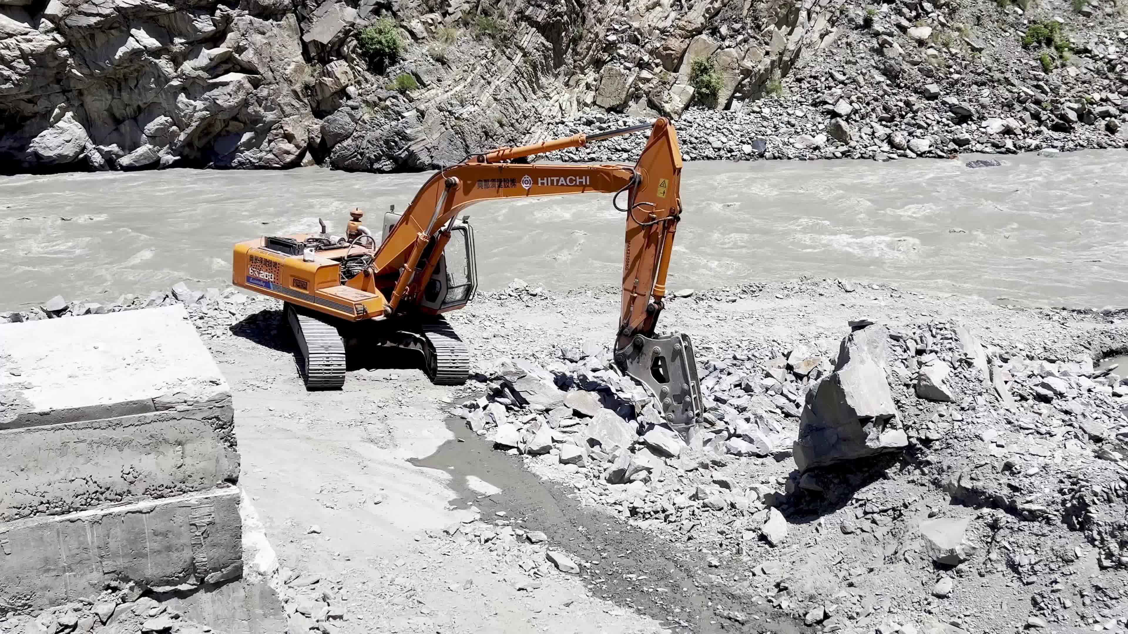 Heavy Machinery Accelerates CPEC-Linked Road Construction in Upper Chitral