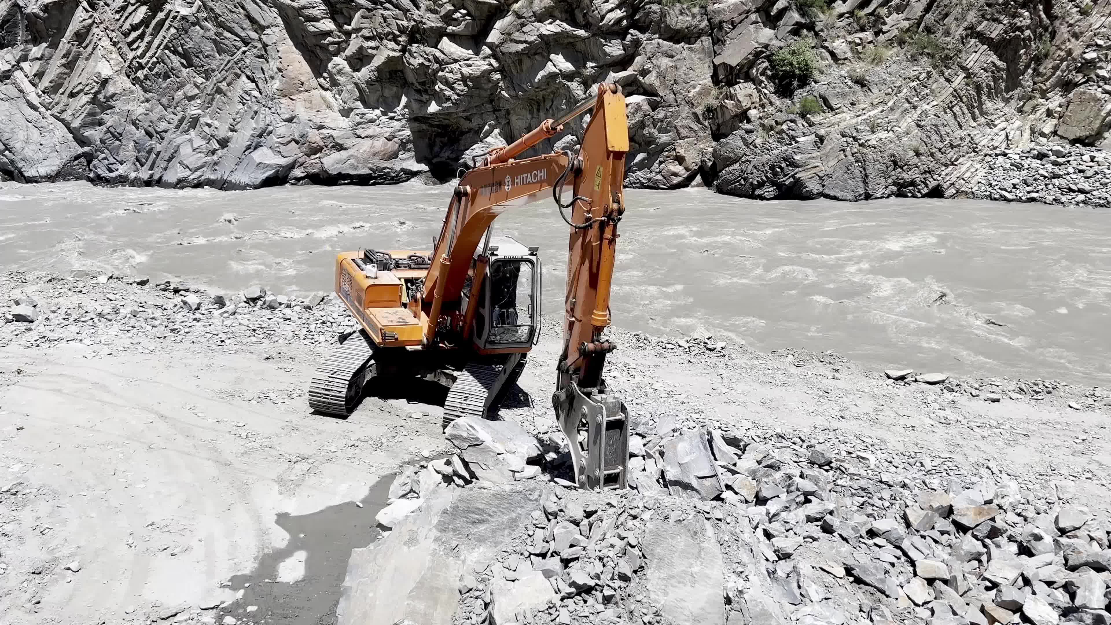 Heavy Machinery Accelerates CPEC-Linked Road Construction in Upper Chitral