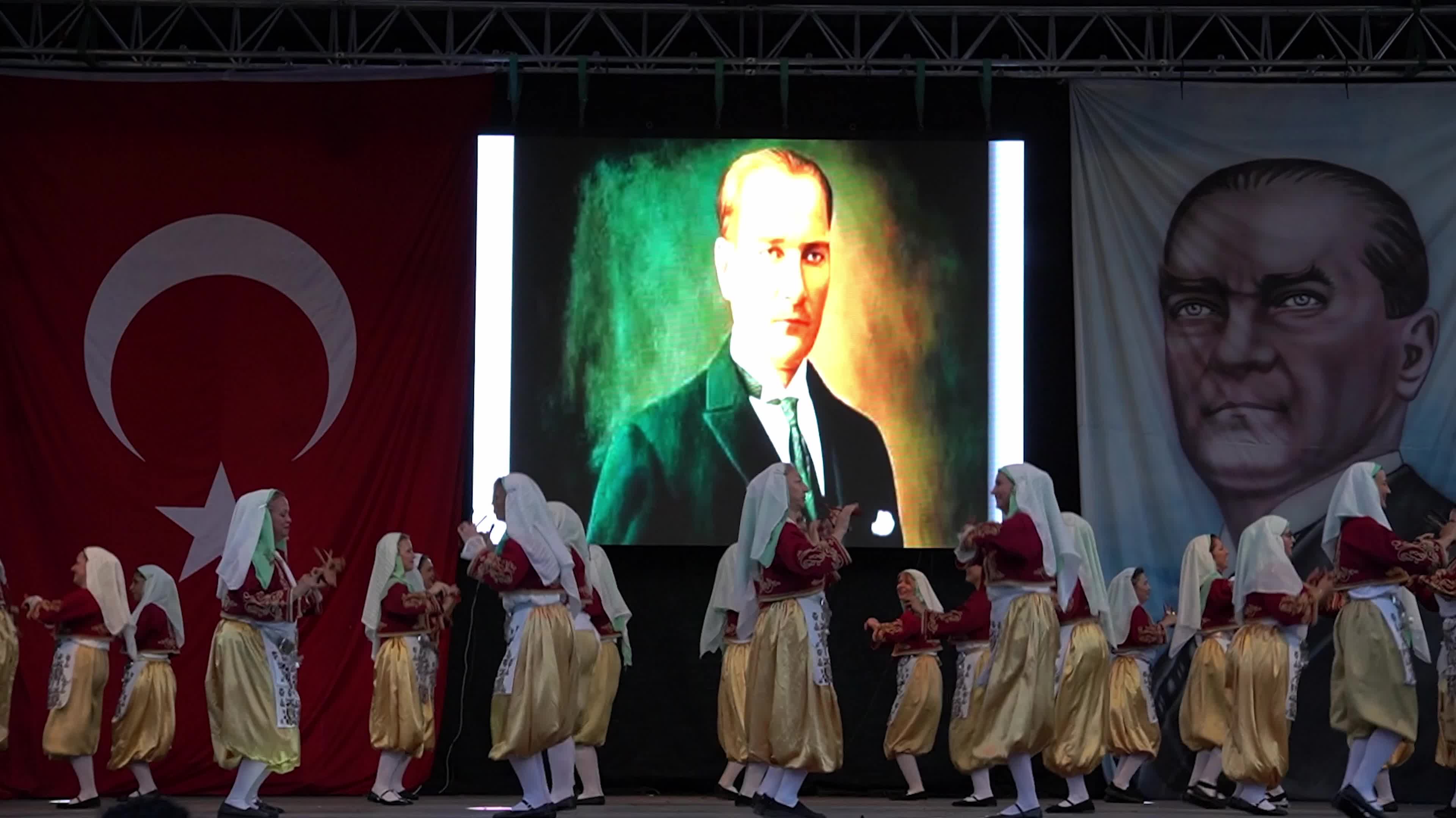 400 dancers showcased folk dances from 12 regions