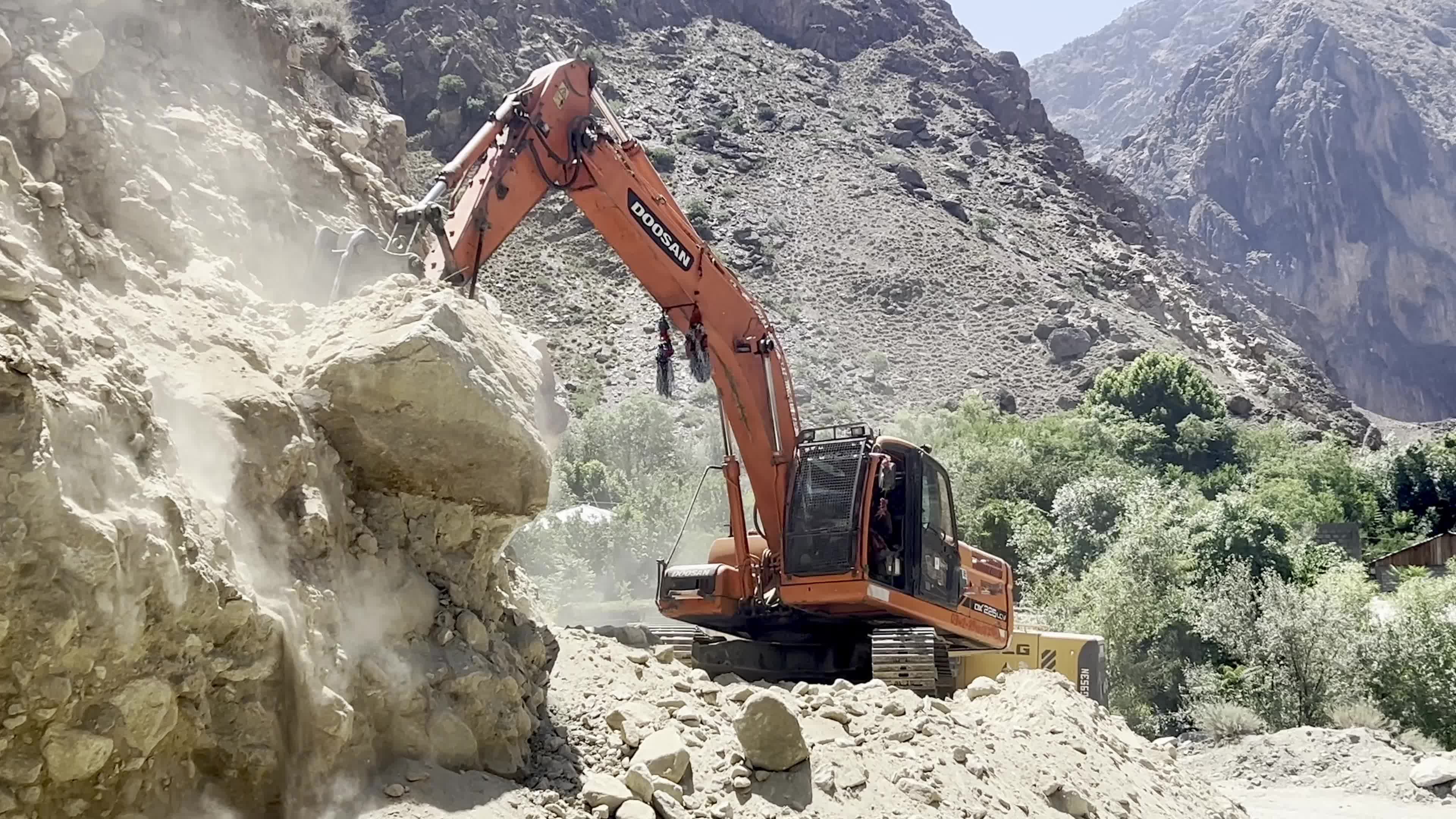 Heavy Machinery Accelerates CPEC-Linked Road Construction in Upper Chitral