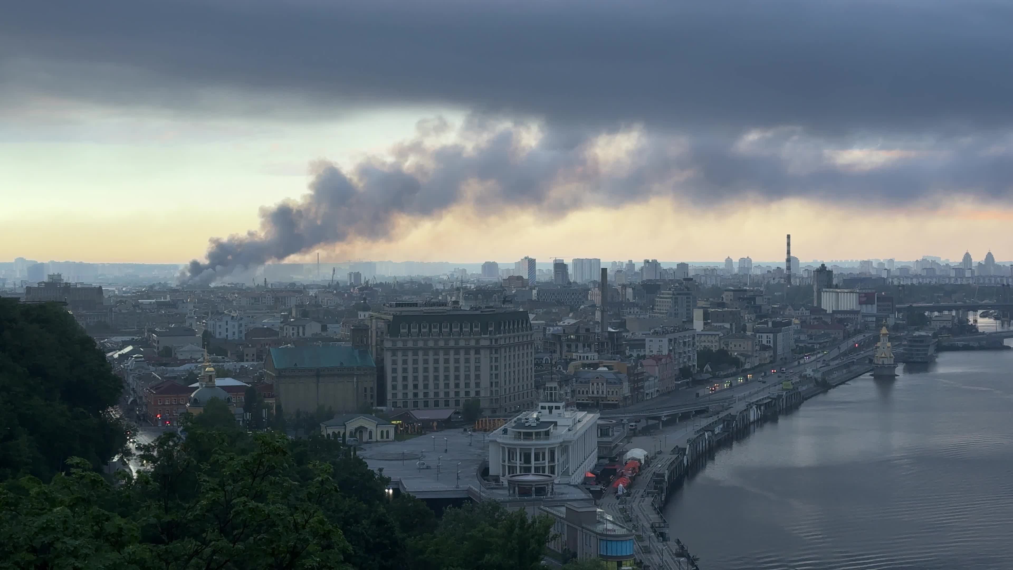 Massive combined Russian overnight attack on Kyiv, Ukraine