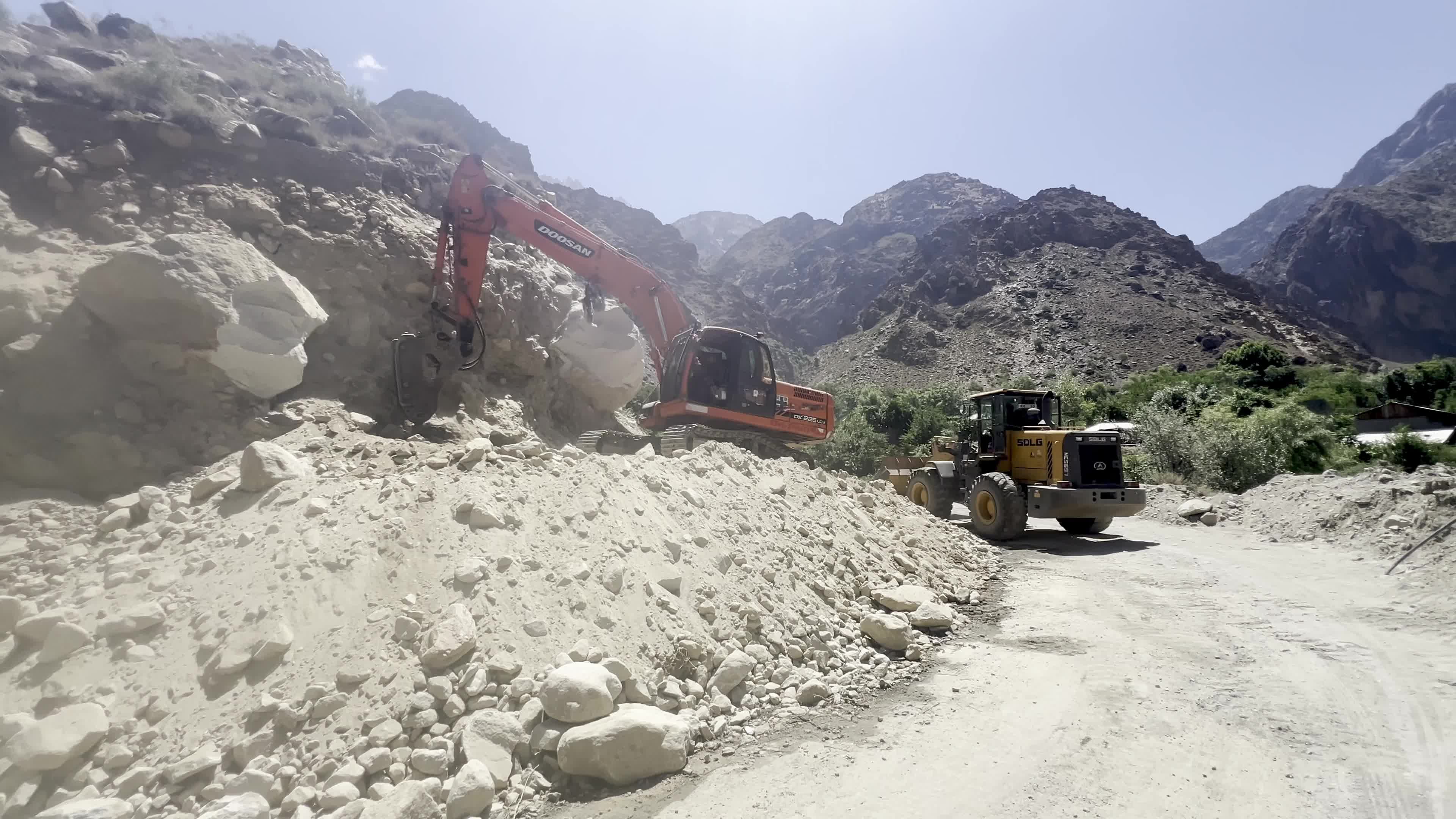 Heavy Machinery Accelerates CPEC-Linked Road Construction in Upper Chitral