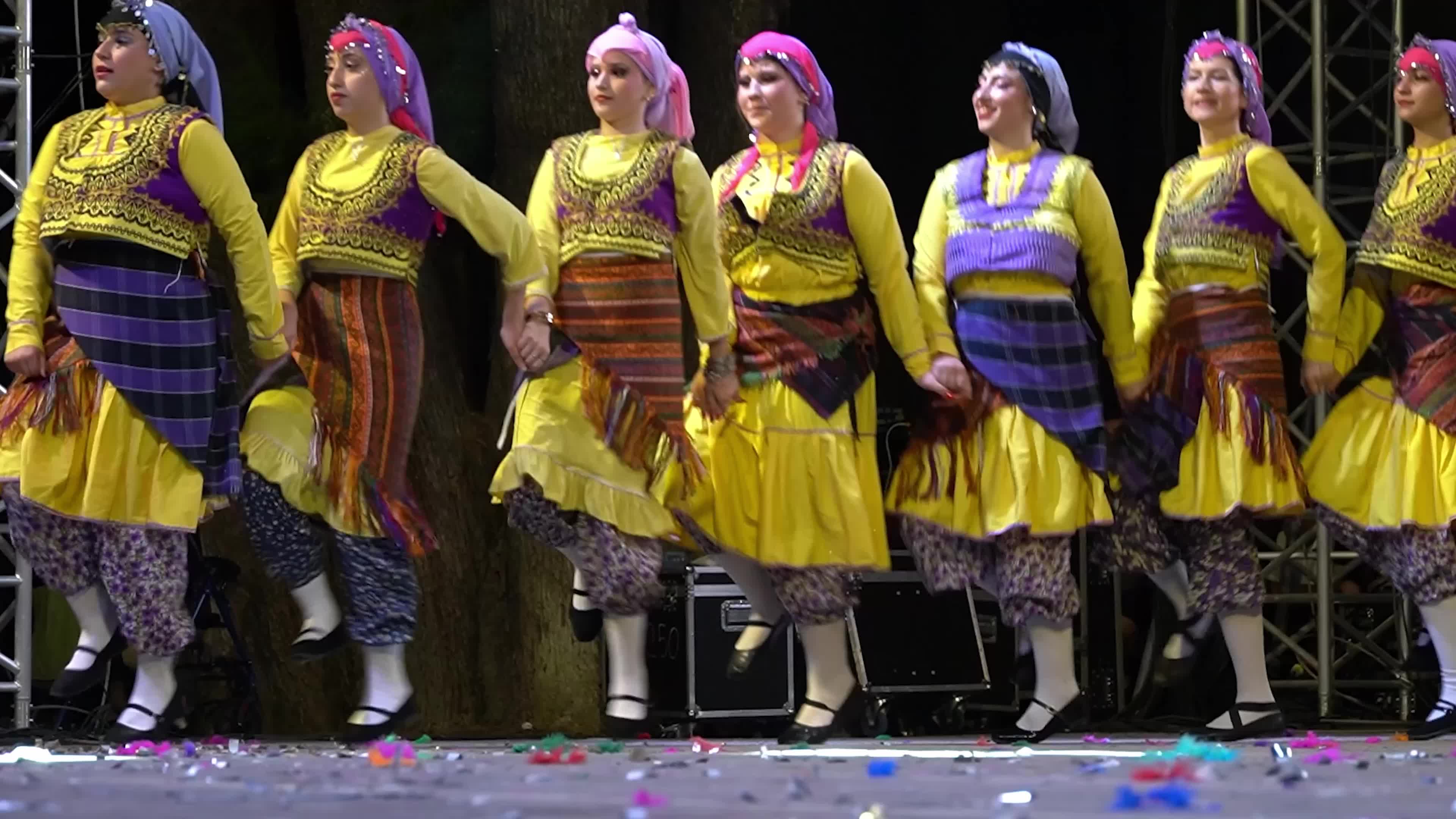 400 dancers showcased folk dances from 12 regions