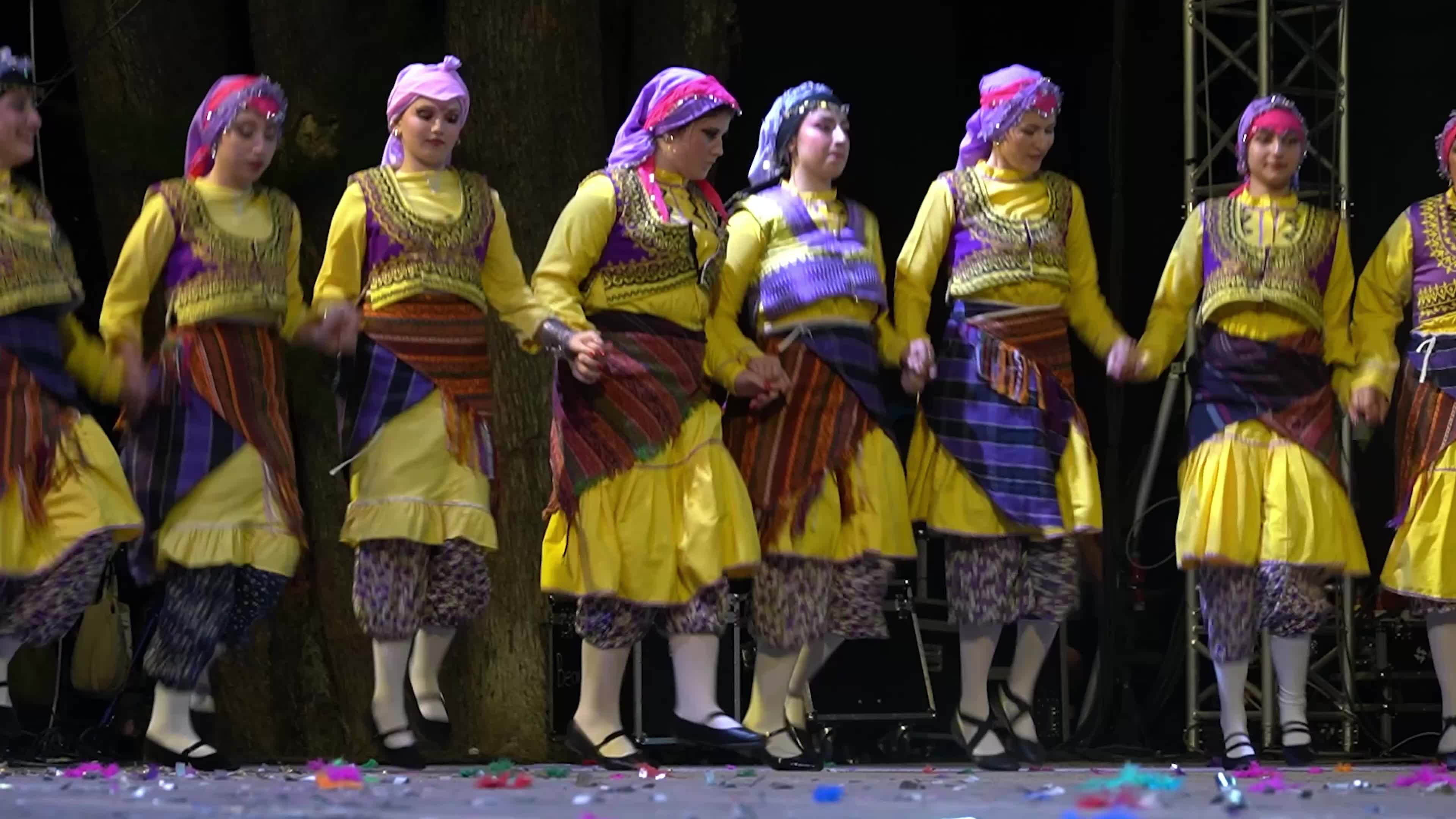 400 dancers showcased folk dances from 12 regions