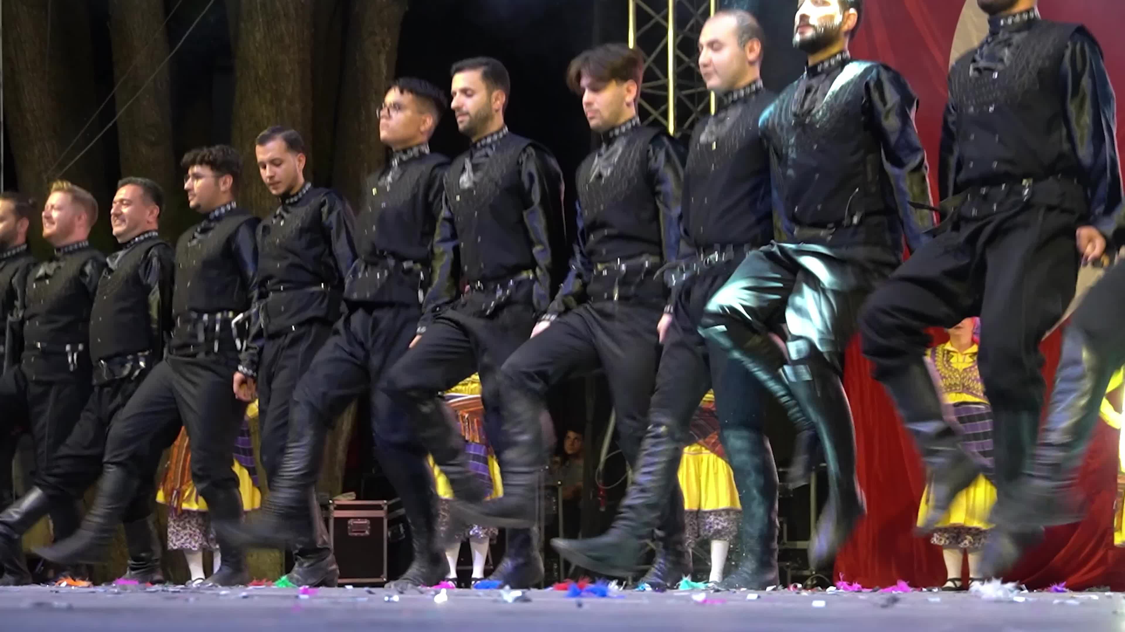 400 dancers showcased folk dances from 12 regions