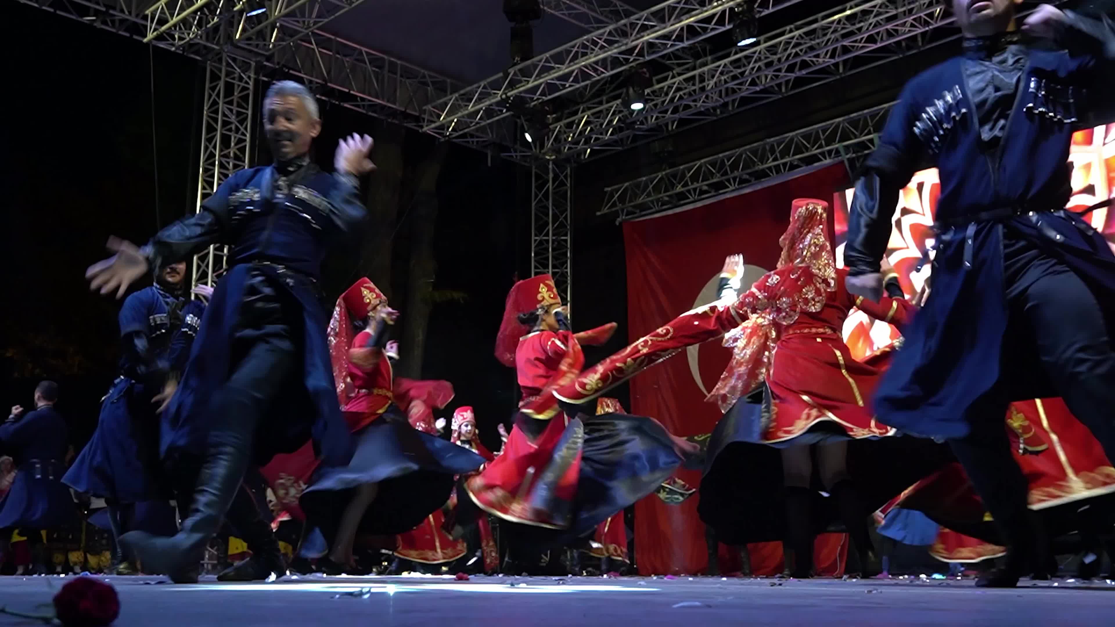400 dancers showcased folk dances from 12 regions