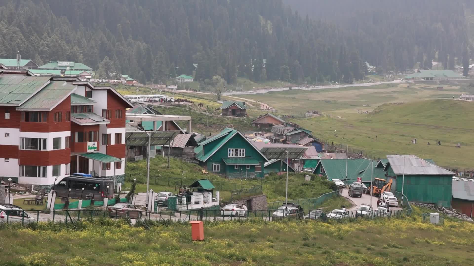 Tourists Flock To Kashmir Amid Heatwave In India