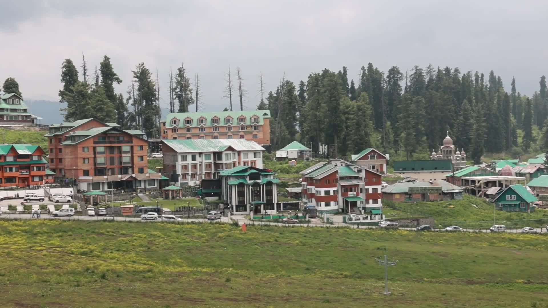 Tourists Flock To Kashmir Amid Heatwave In India