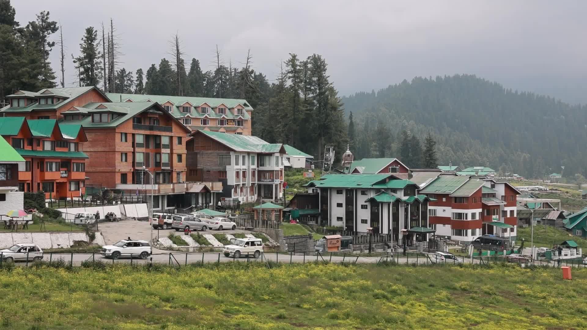 Tourists Flock To Kashmir Amid Heatwave In India