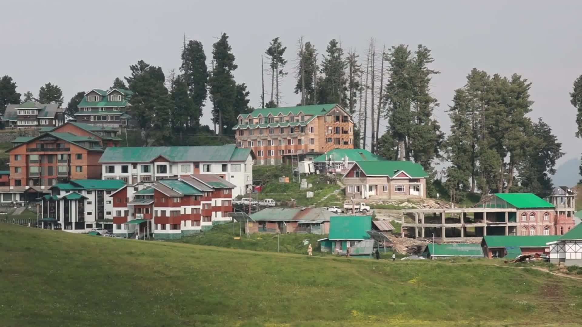 Tourists Flock To Kashmir Amid Heatwave In India