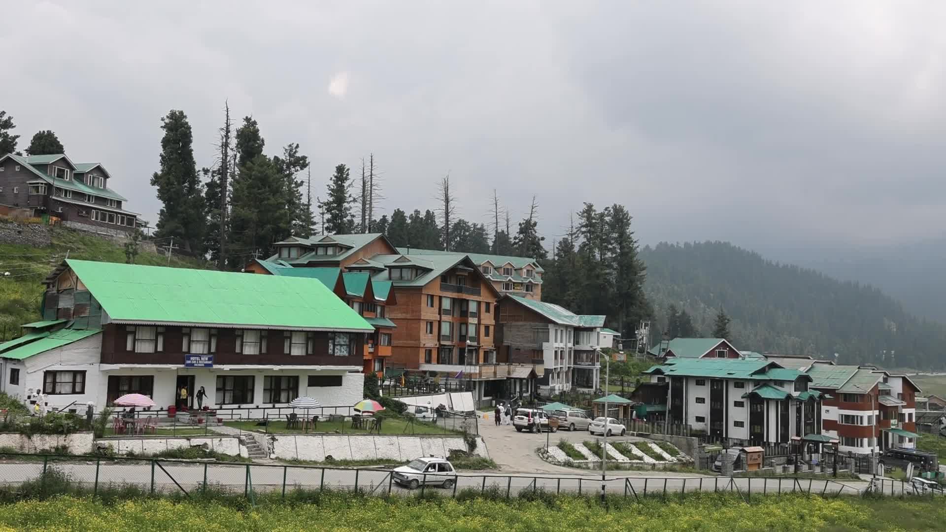 Tourists Flock To Kashmir Amid Heatwave In India