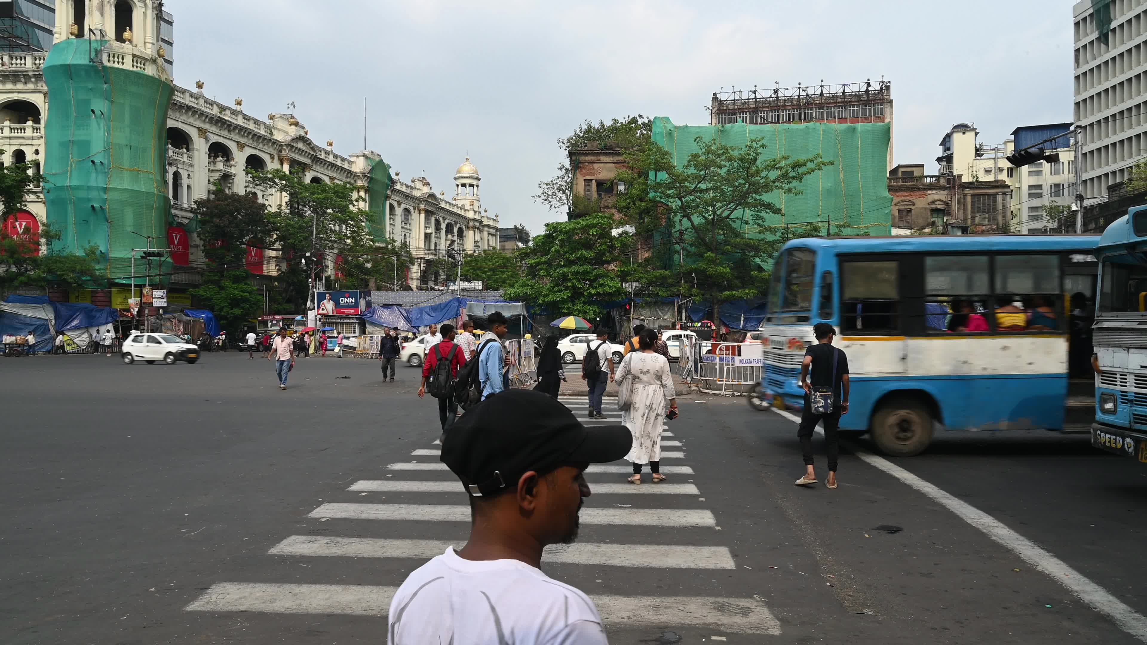 Road Safety in India - Historic Metropolitan Building - Vehicles and pedestrians - Hot Summer