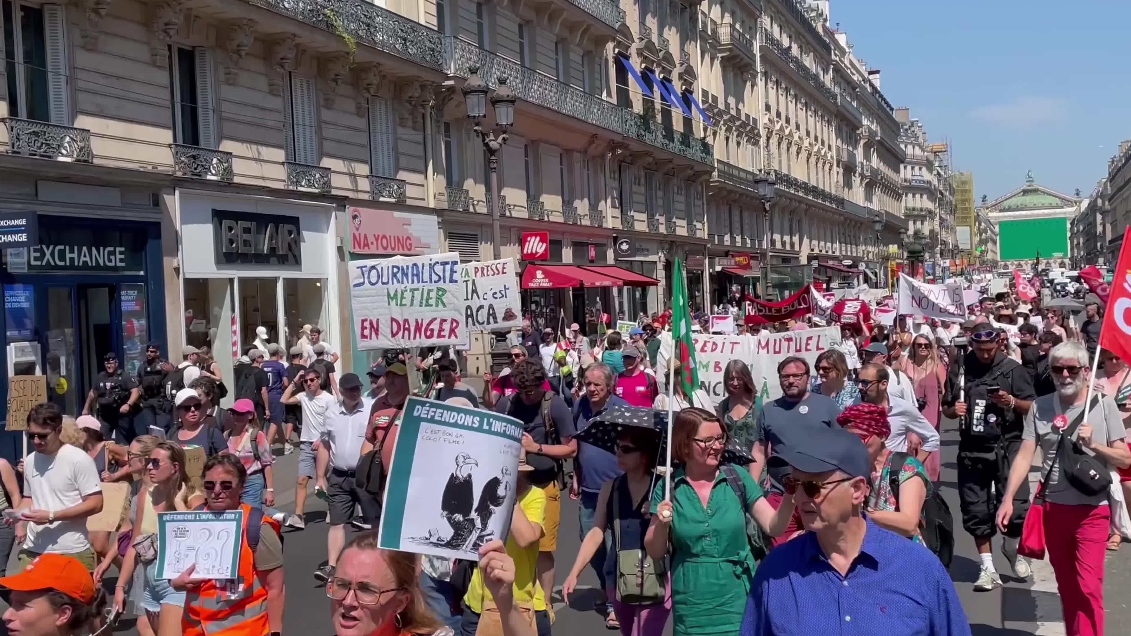 Journalists demonstrate in Paris