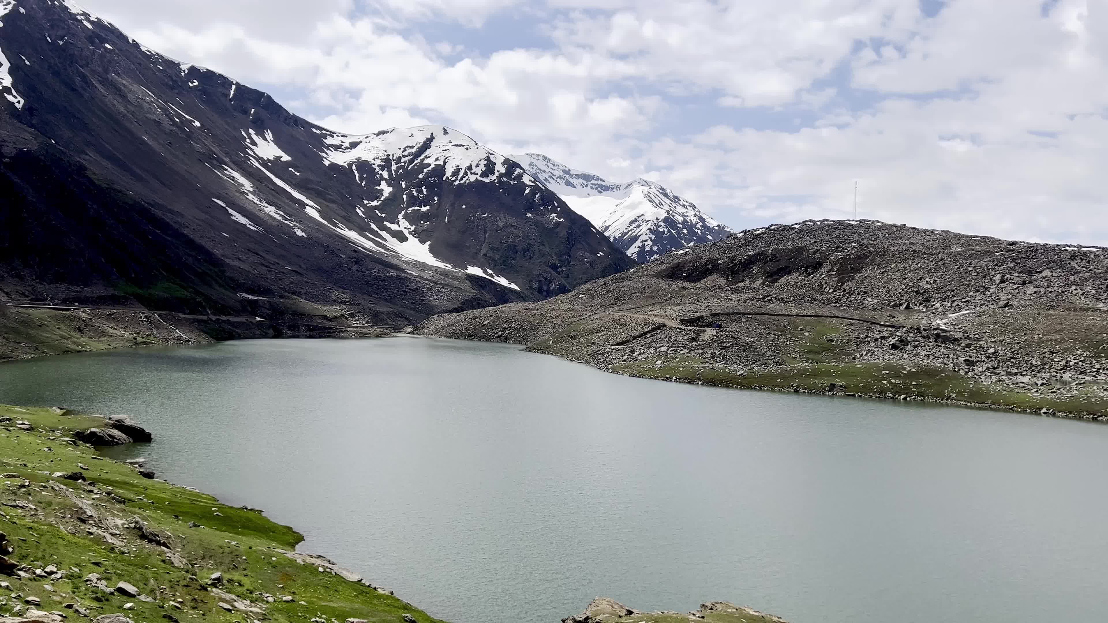 Lulusar Lake Shines Amid Northern Pakistan’s Majestic Mountain Landscape