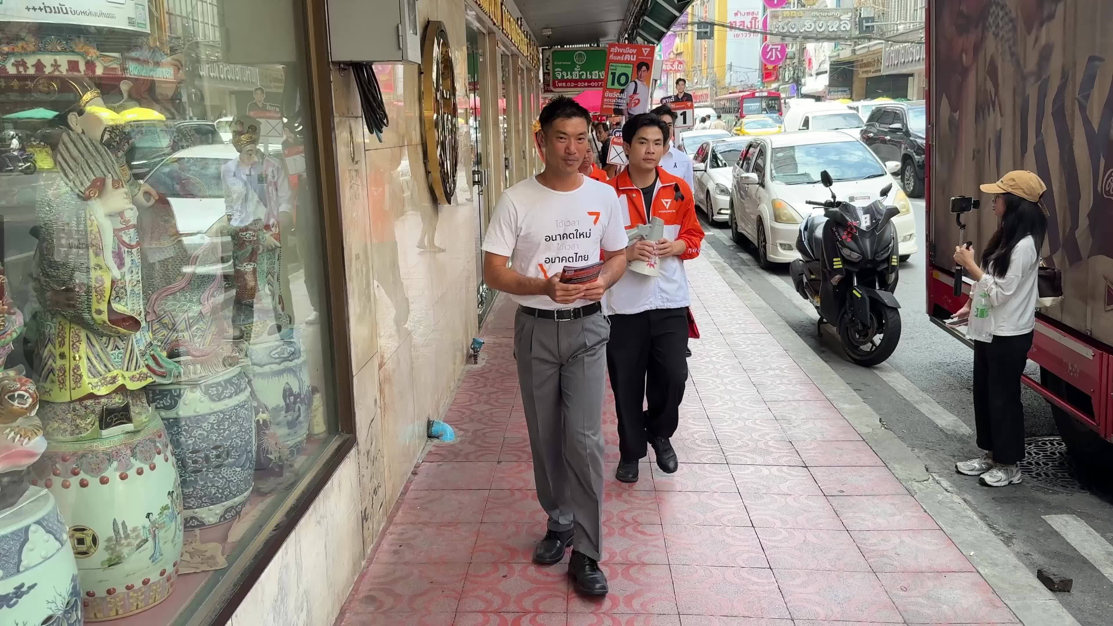 Chaiwat Sathawornwichit Runs for Governor in Bangkok
