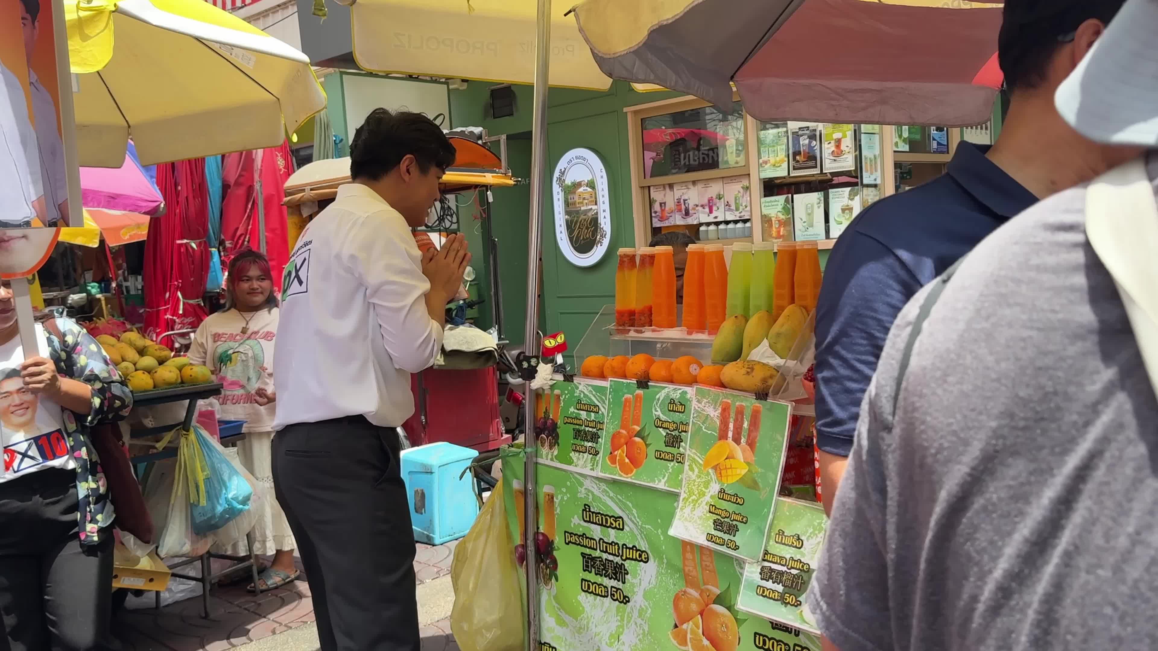 Chaiwat Sathawornwichit Runs for Governor in Bangkok