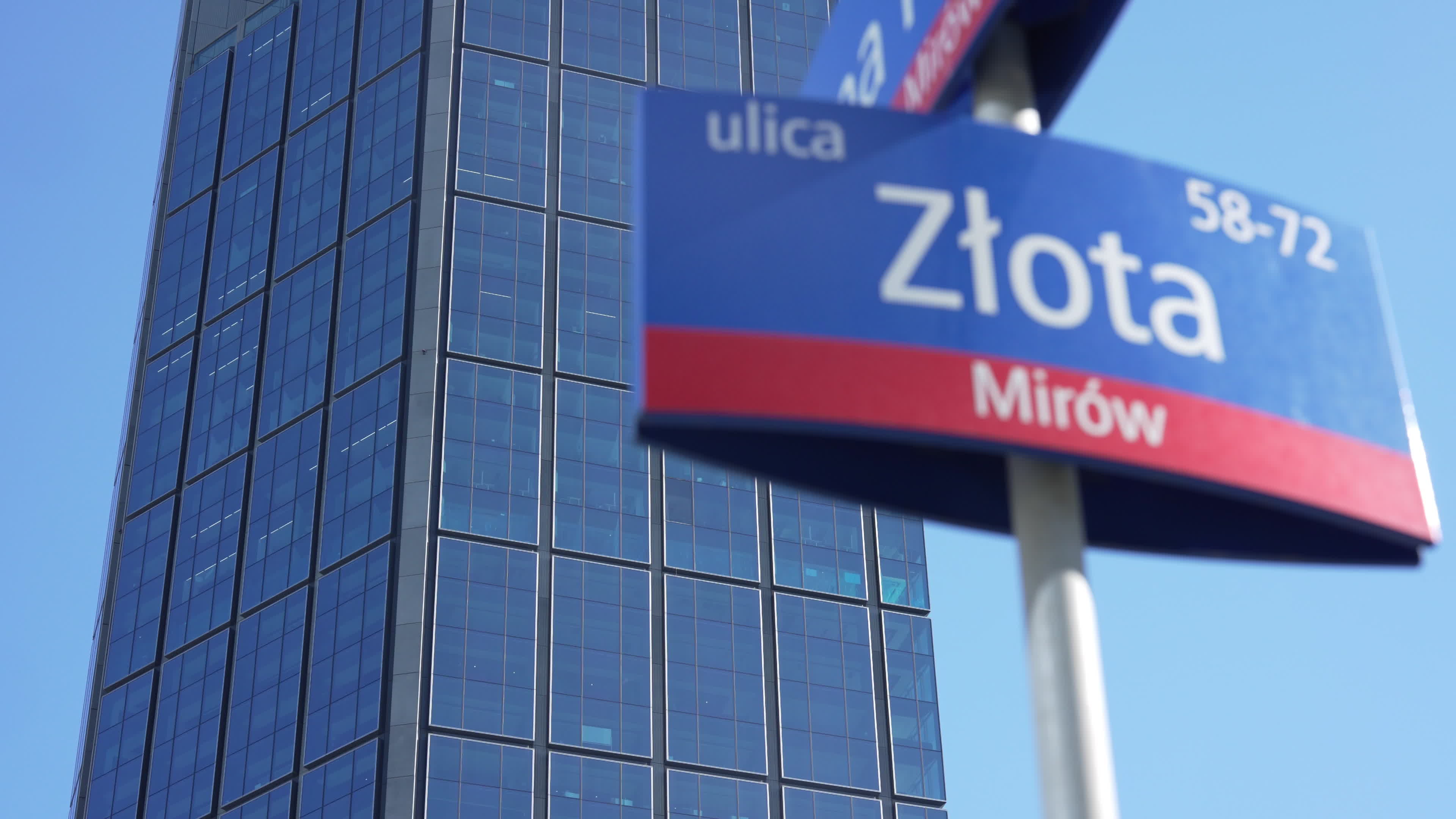 Glass pane falls from EU's tallest skyscraper in Warsaw