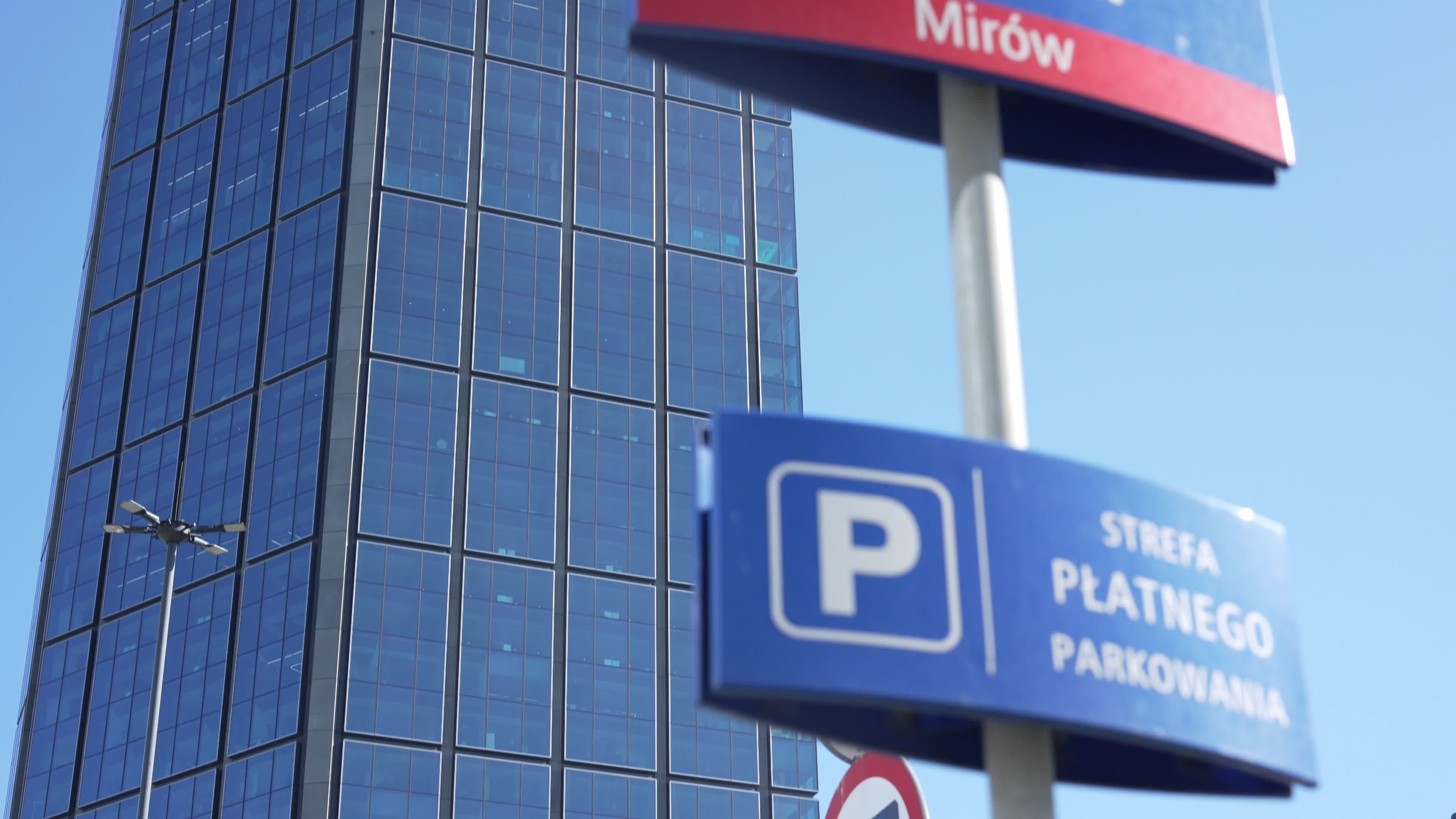 Glass pane falls from EU's tallest skyscraper in Warsaw