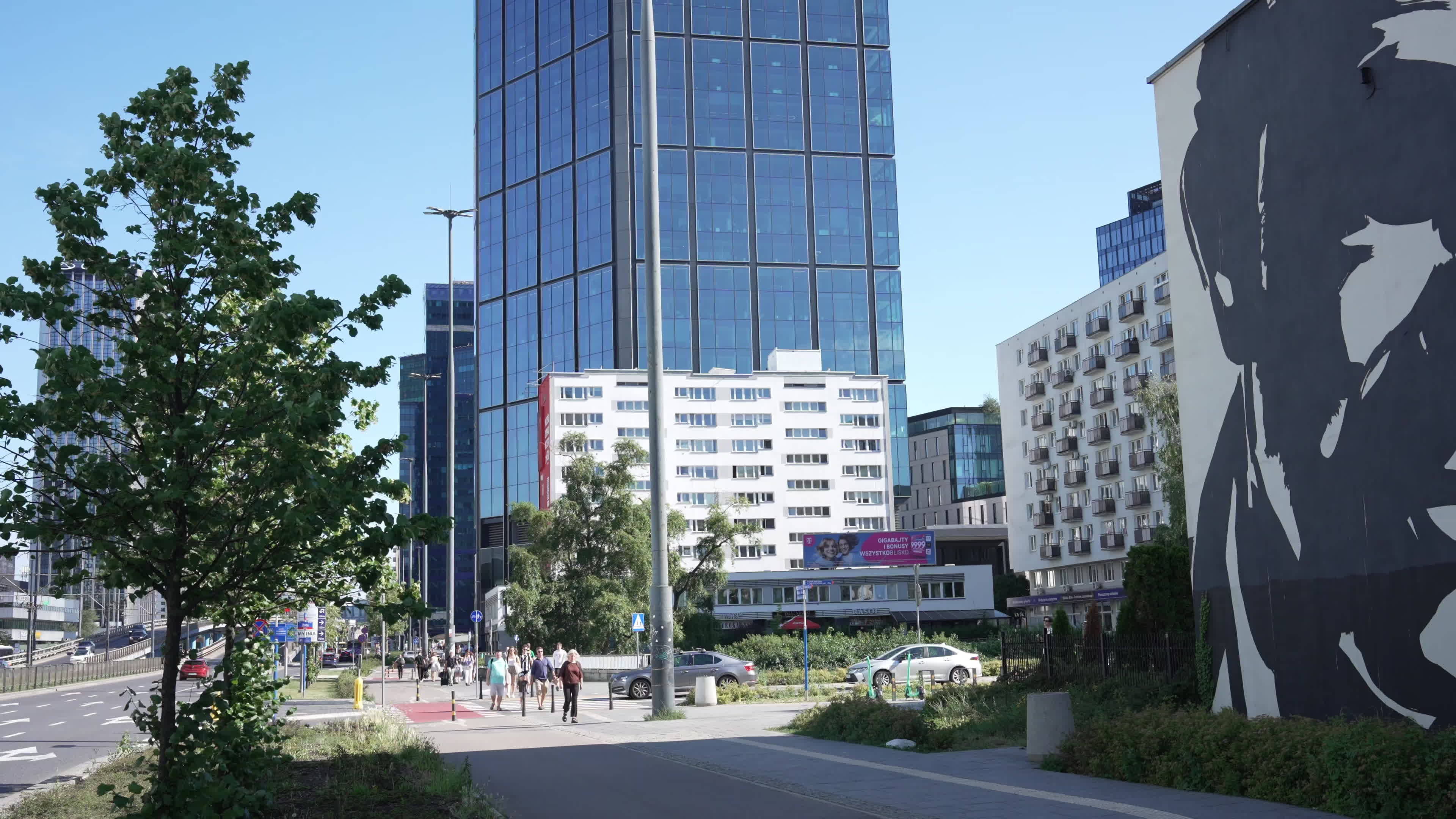 Glass pane falls from EU's tallest skyscraper in Warsaw