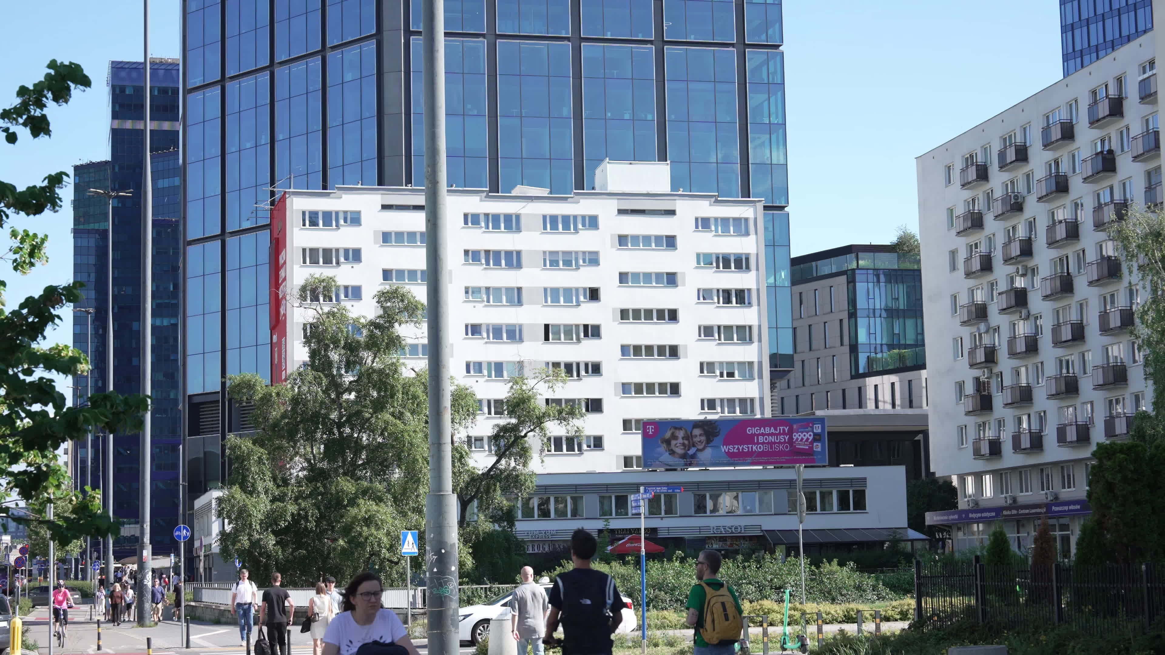 Glass pane falls from EU's tallest skyscraper in Warsaw