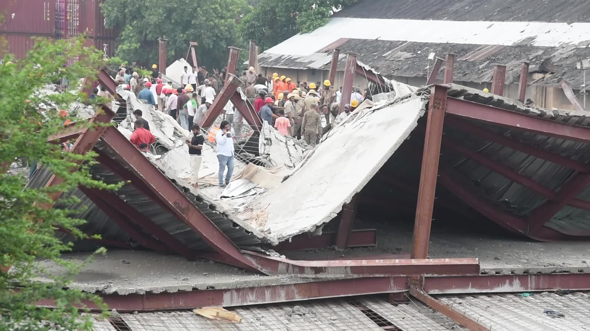 Under Construction Warehouse Collapsed In Kolkata