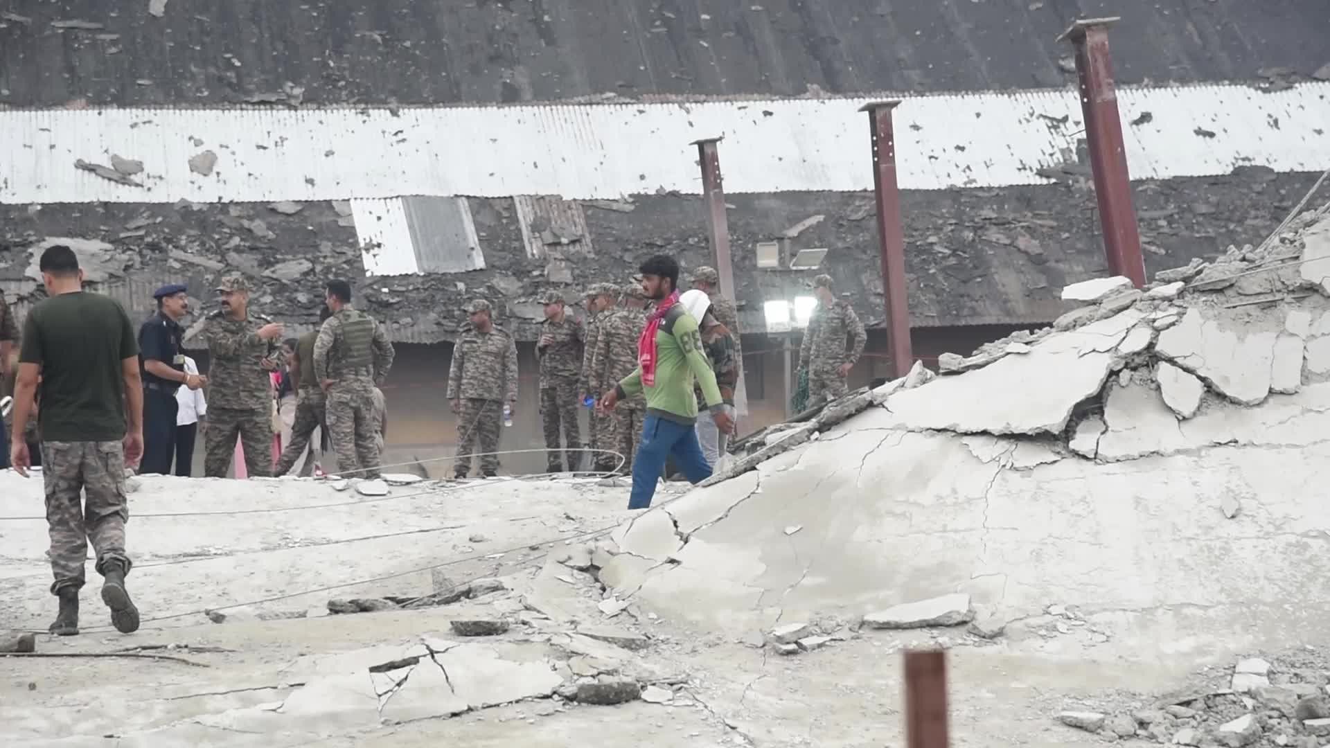 Under Construction Warehouse Collapsed In Kolkata