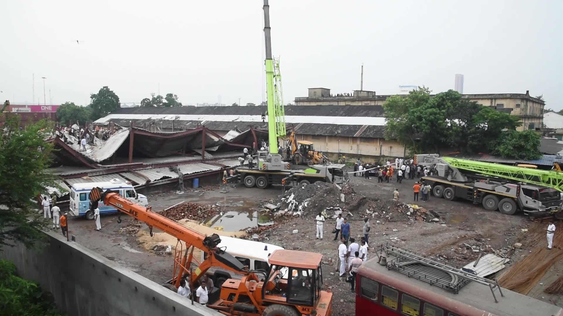 Under Construction Warehouse Collapsed In Kolkata