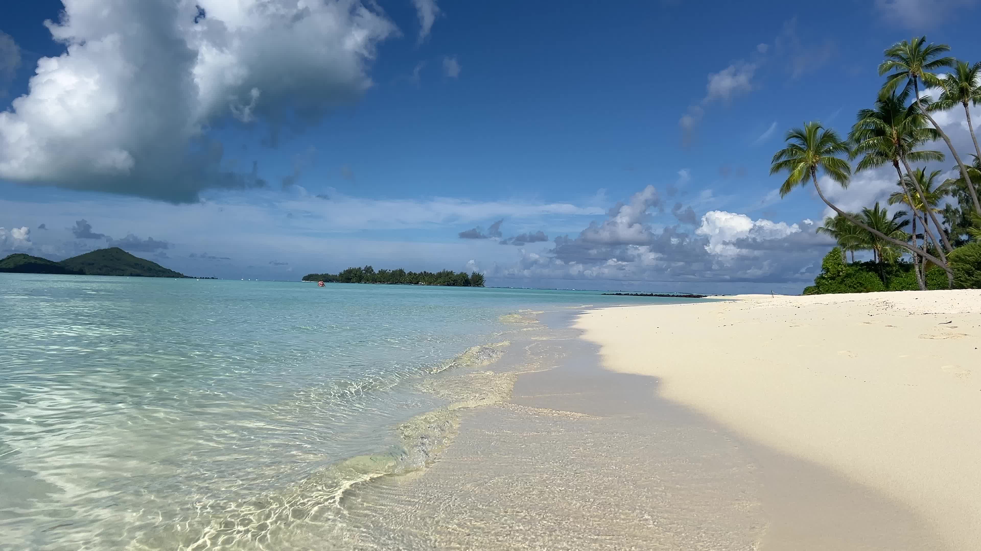 Beach in Motu Tevairoa, French Polynesia