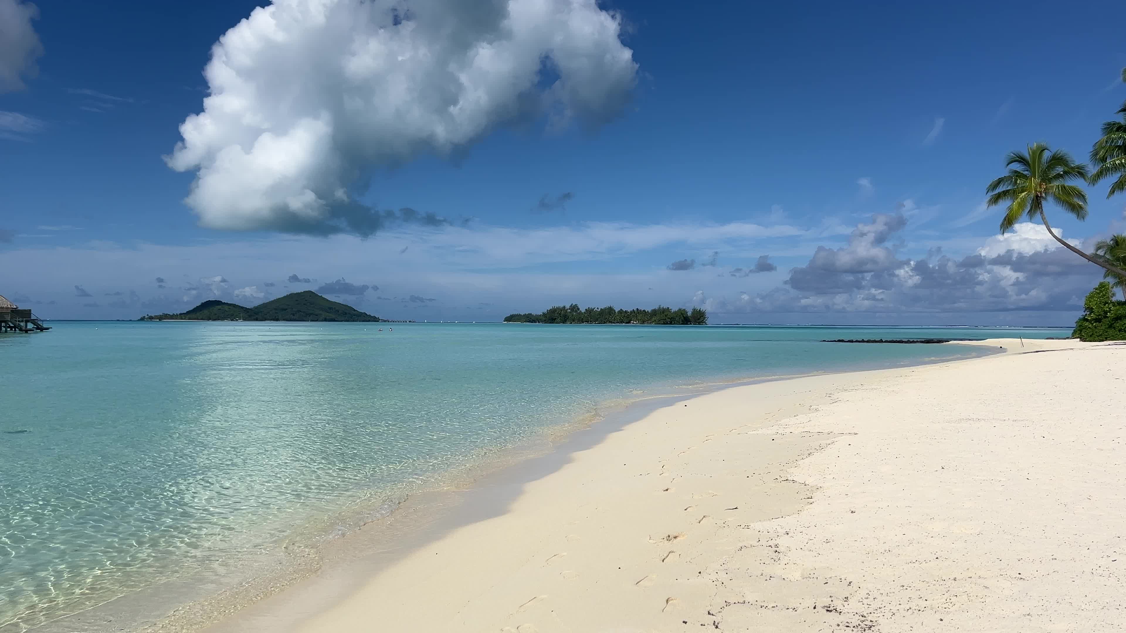 Beach in Motu Tevairoa, French Polynesia
