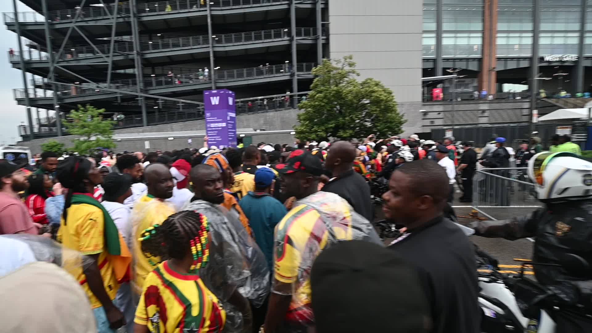 Football Supporter Arrive at Philadelphia Stadium