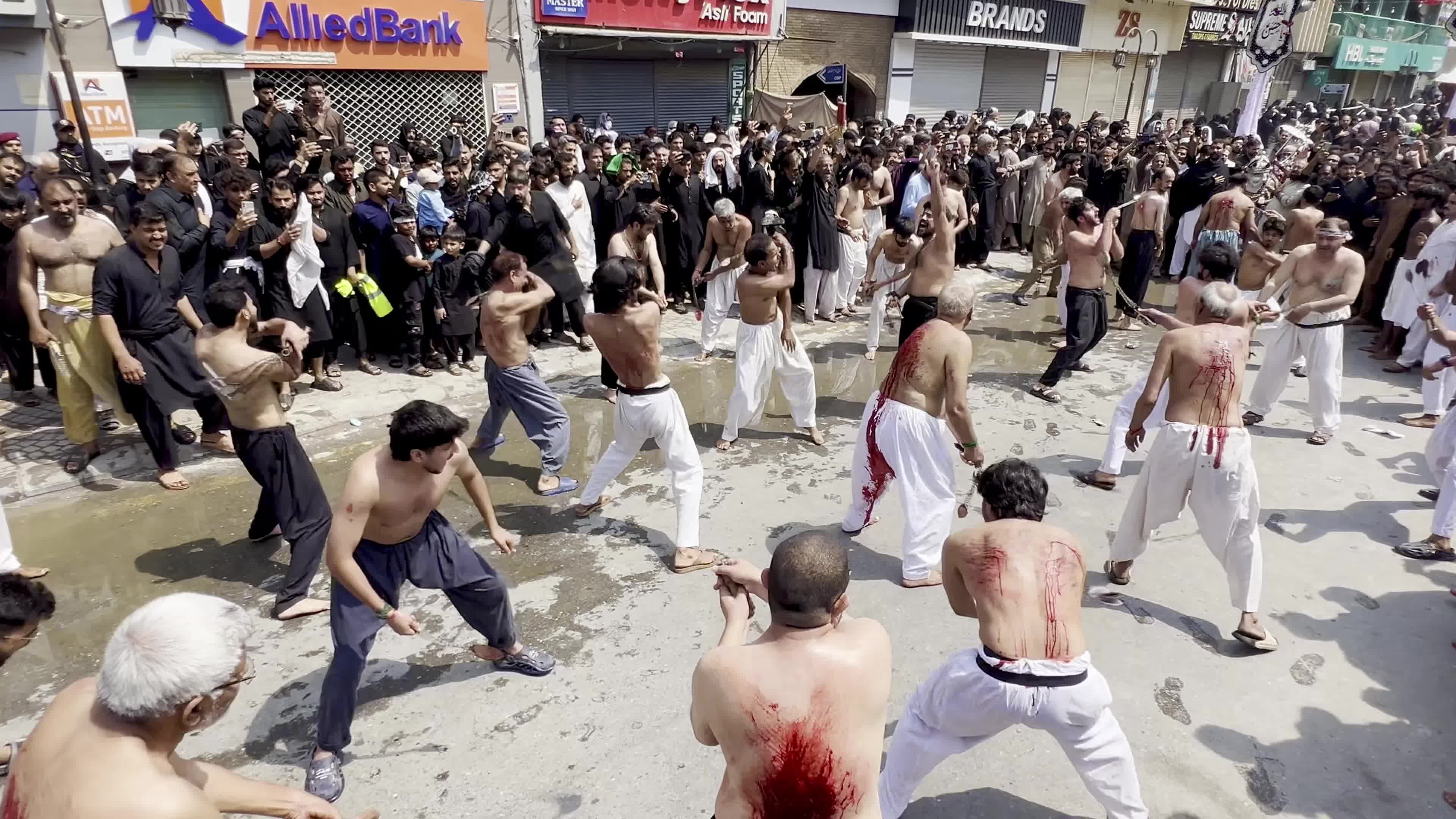 Pakistan's cities prepare for Ashura amid tightened security