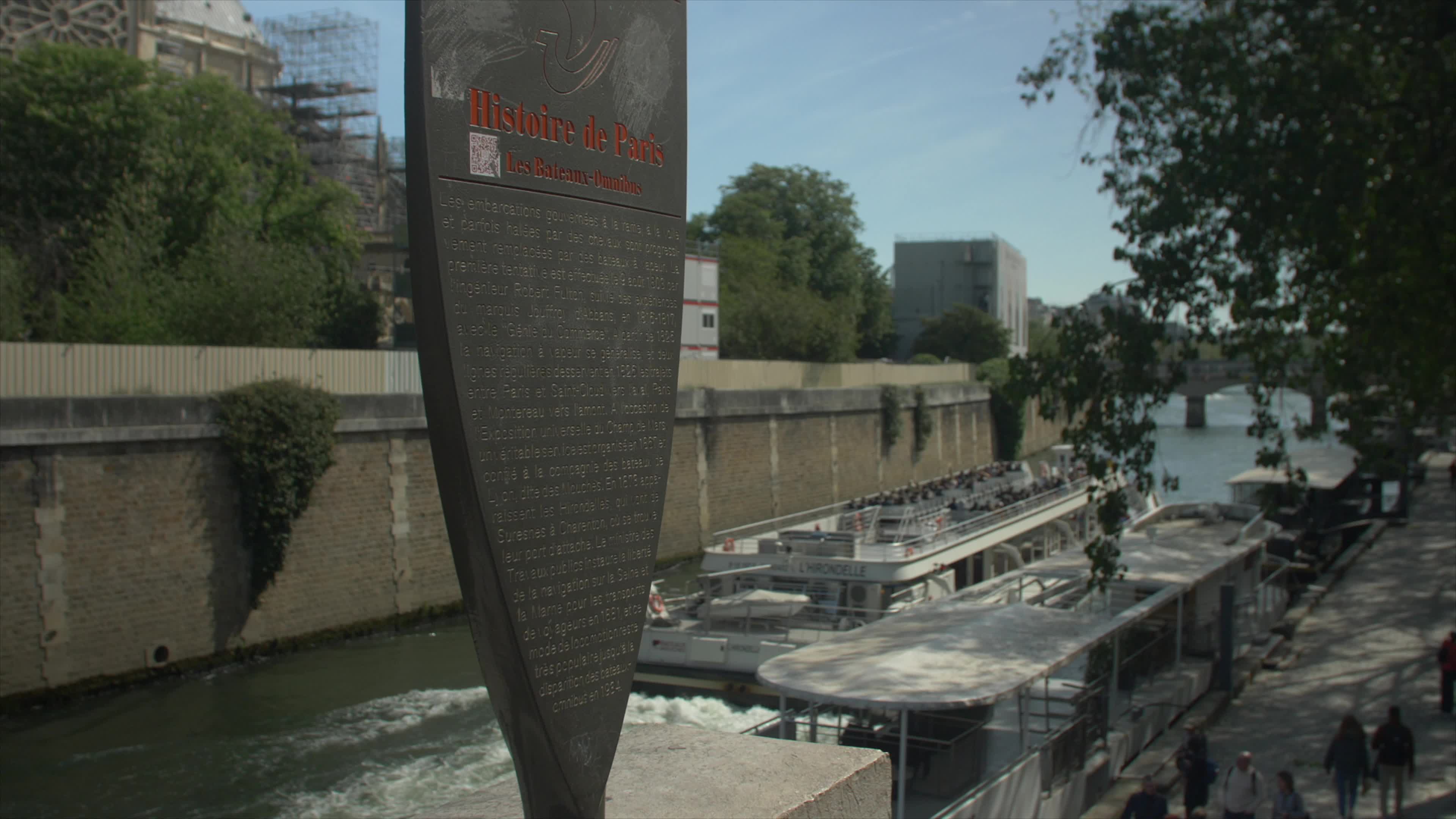Outdoor activities in Paris along the Seine