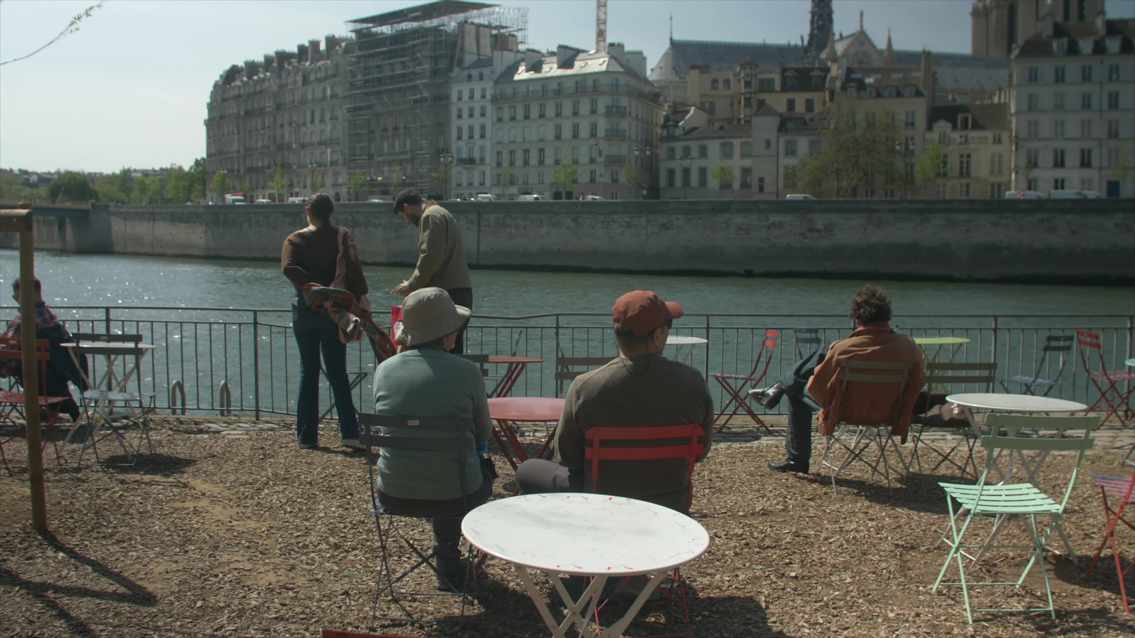 Outdoor activities in Paris along the Seine