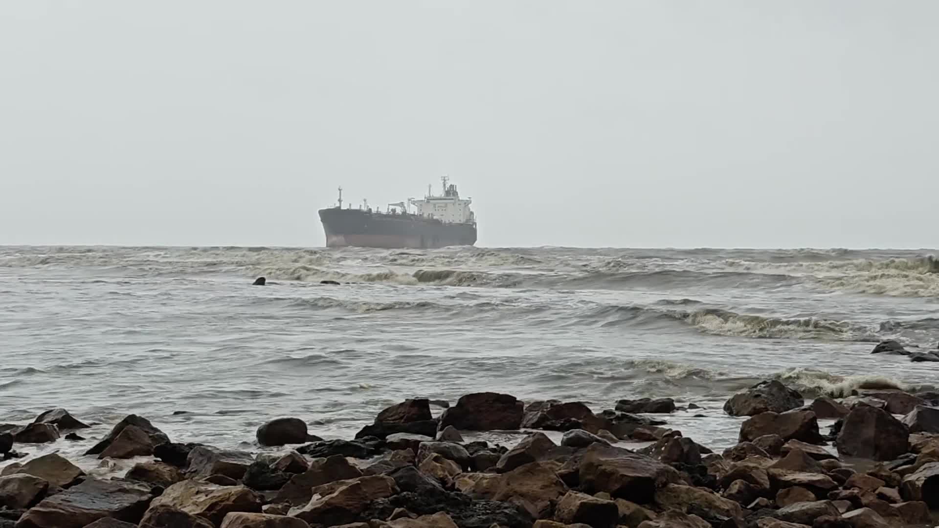 Stranded Cargo Vessel Off Mumbai Coast Amid Monsoon Rains - 07/07/2026