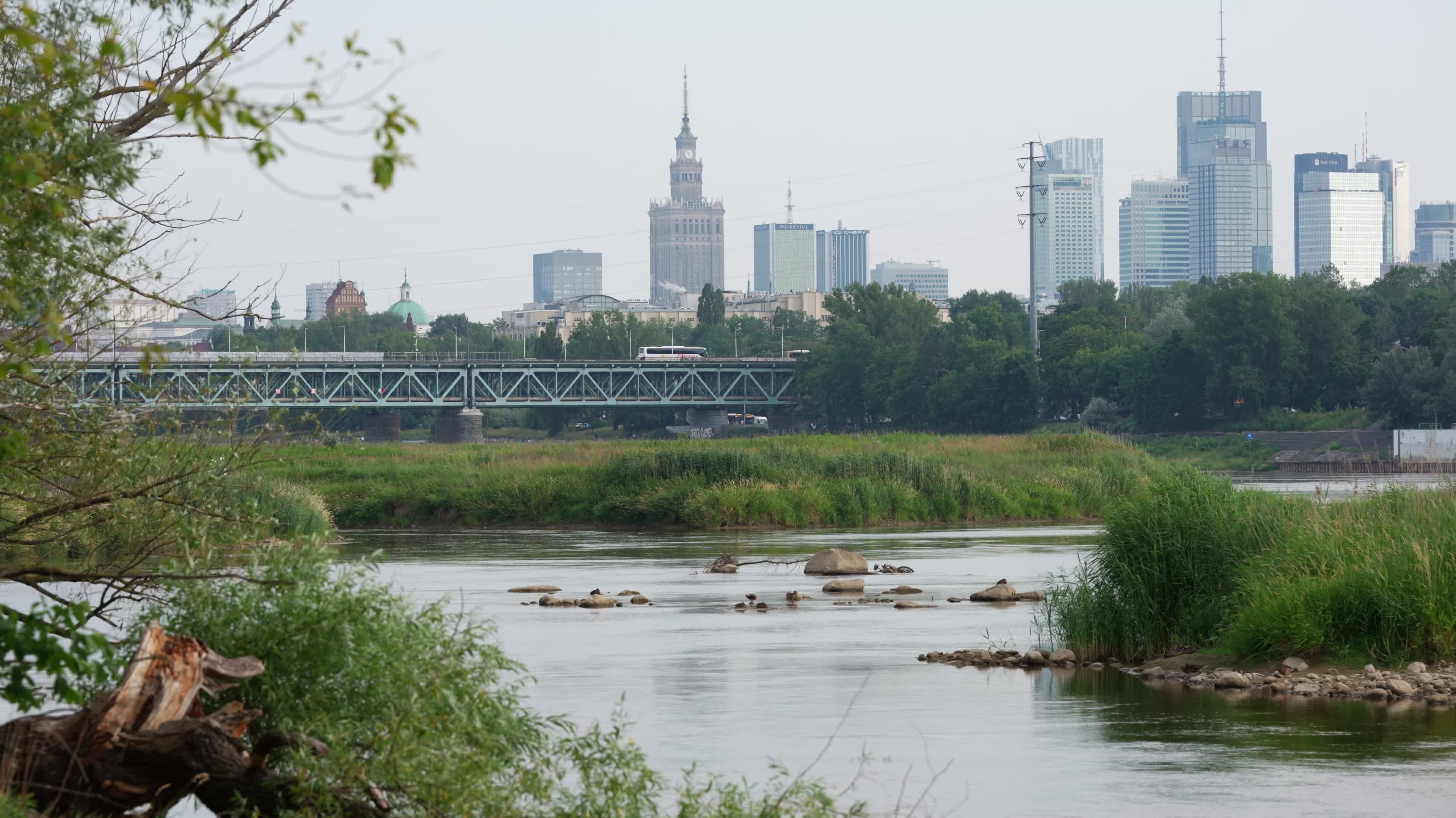 Vistula river reaches record lows due to drought