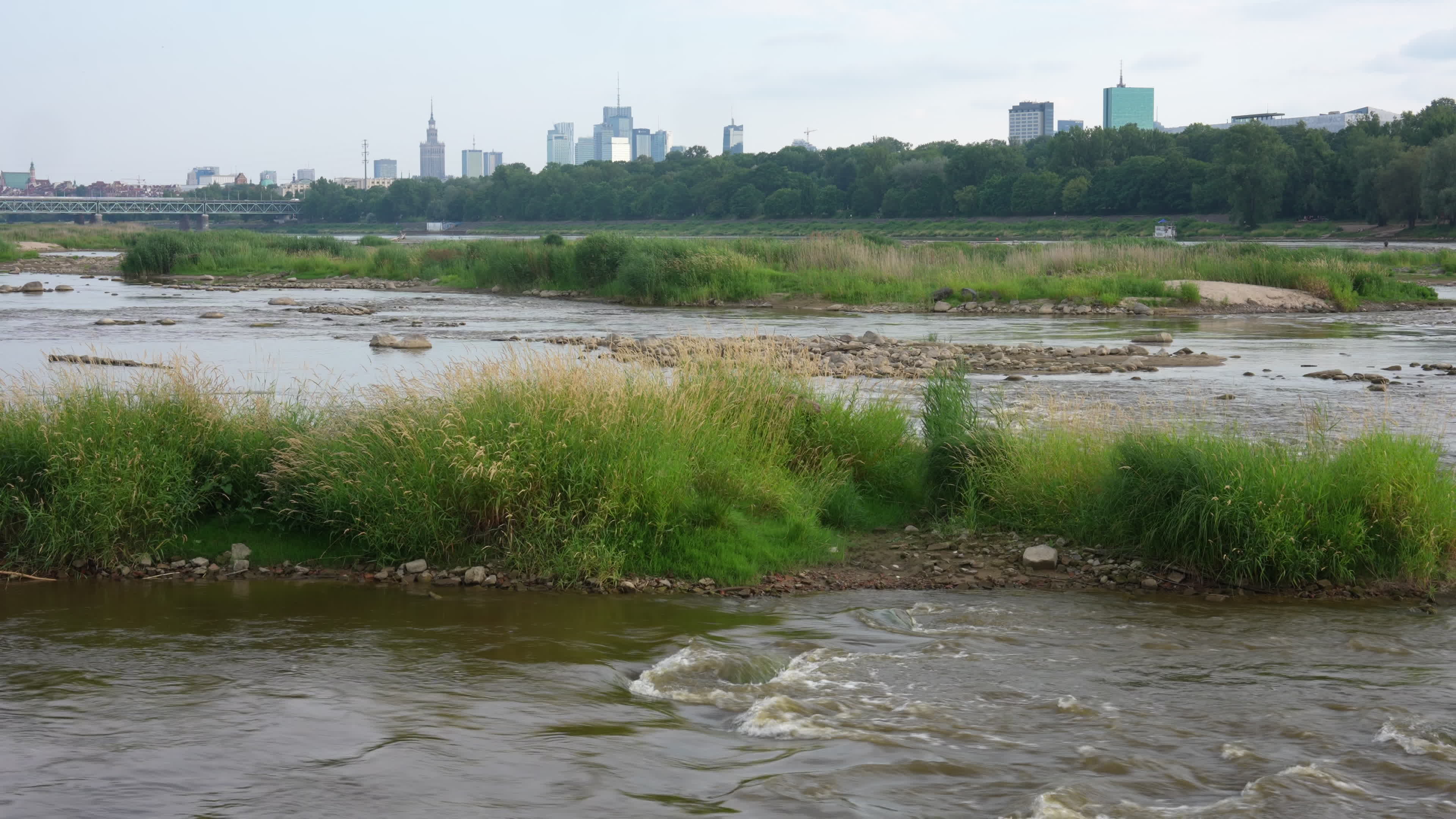 Vistula river reaches record lows due to drought