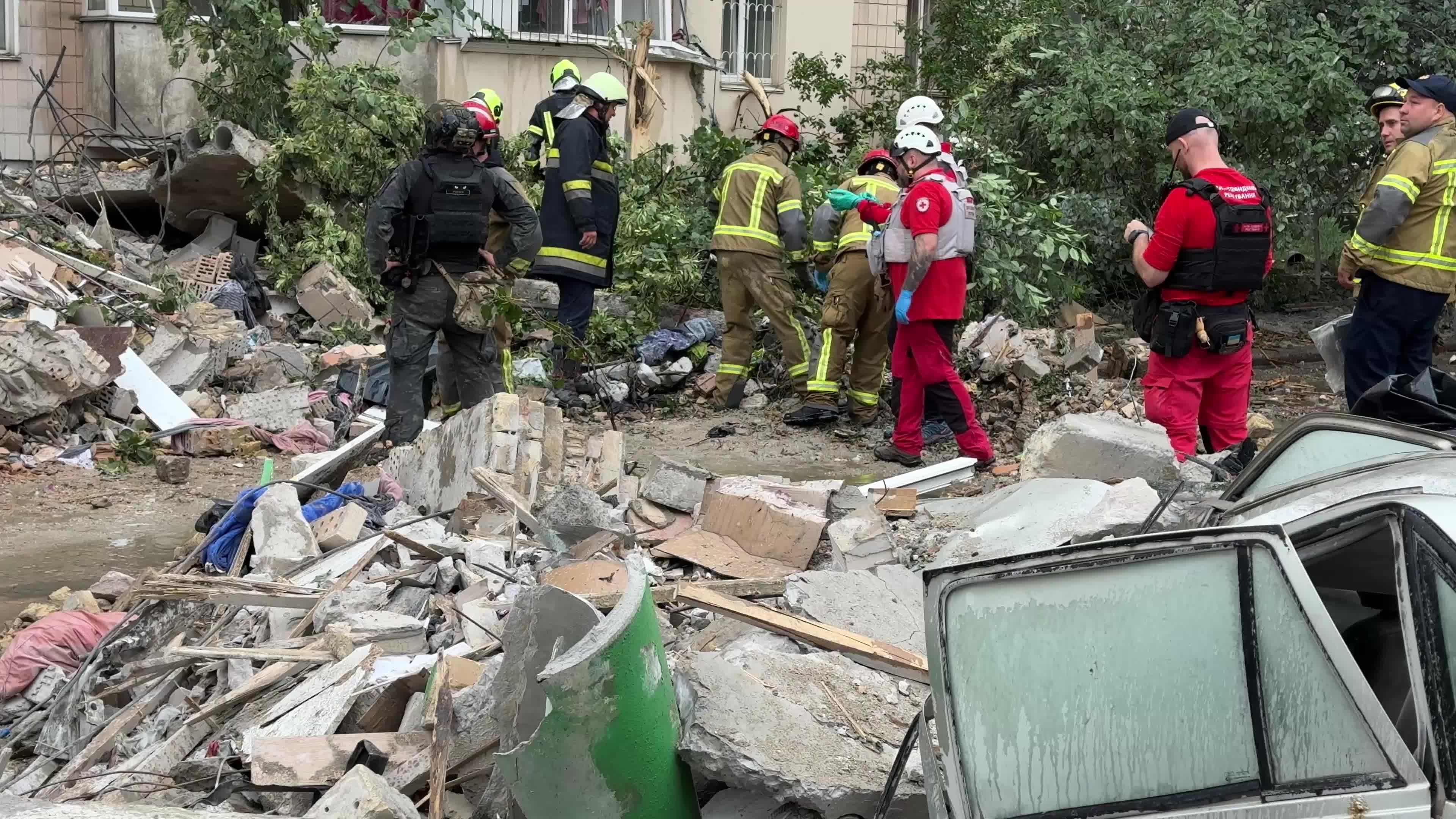Russia’s massive overnight missile and drone attack in Kyiv, Ukraine