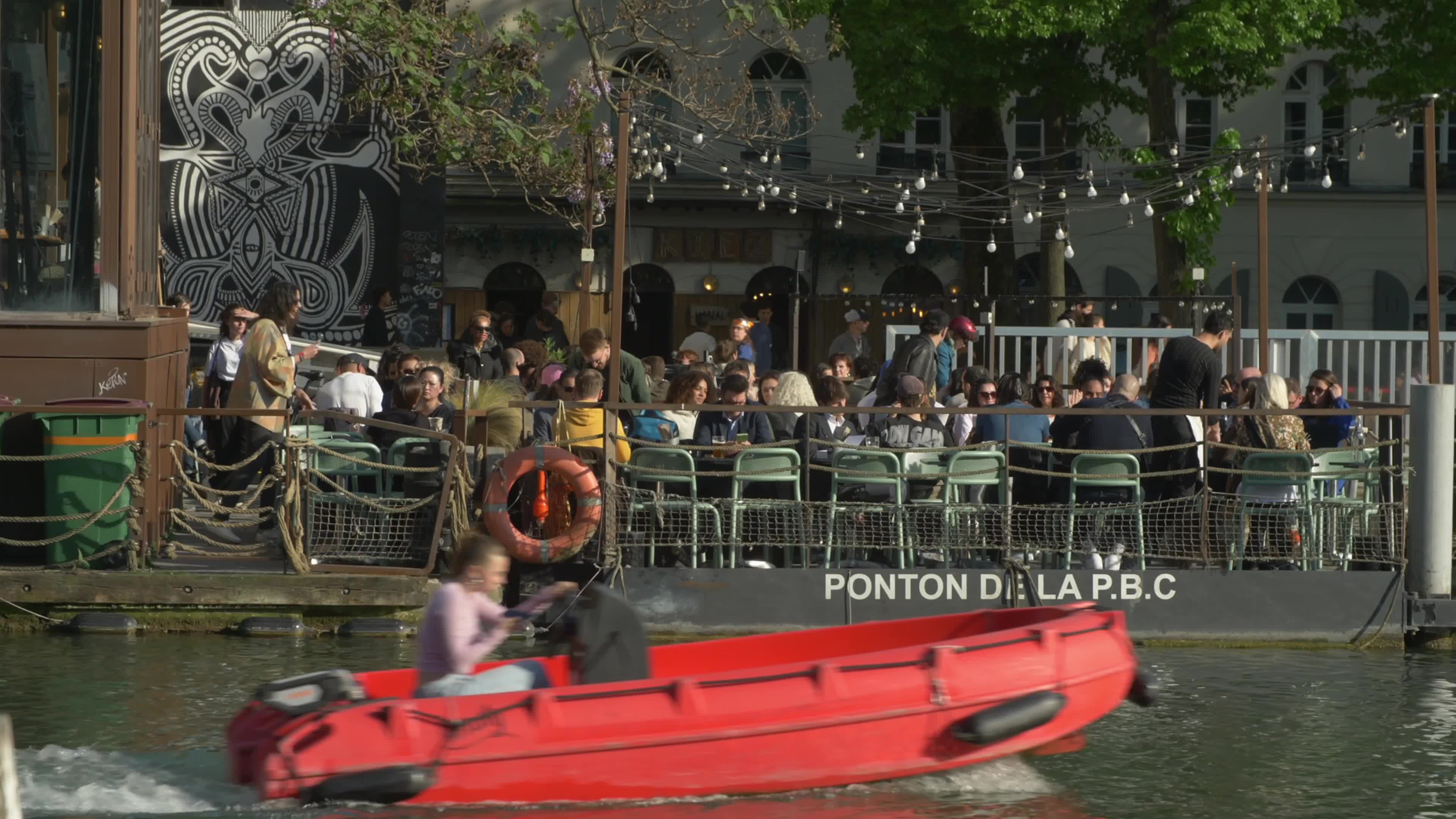 Outdoor activities in Paris along the Ourcq Canal