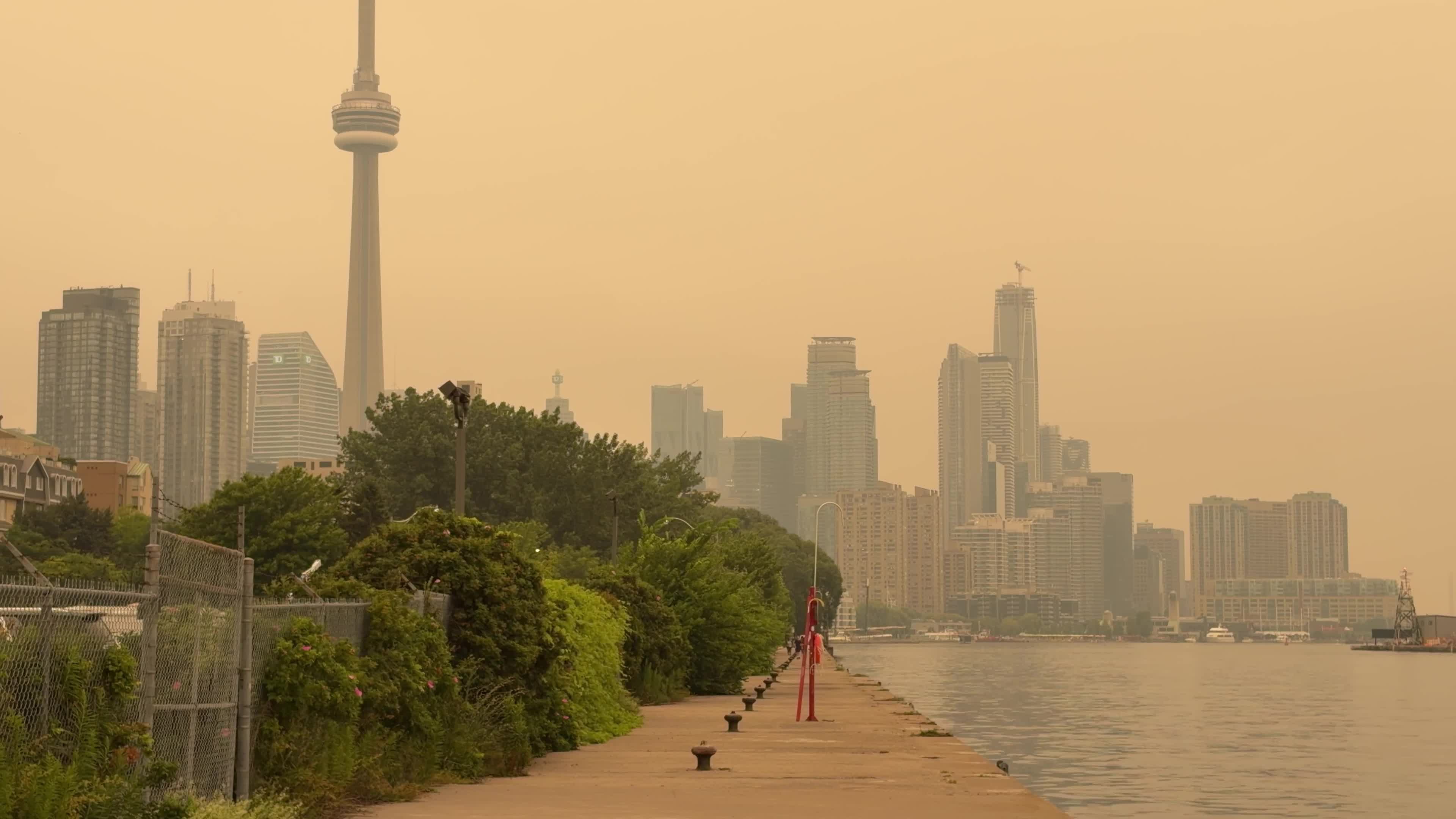 Wildfire smoke from Canada turns sky yellow in Toronto