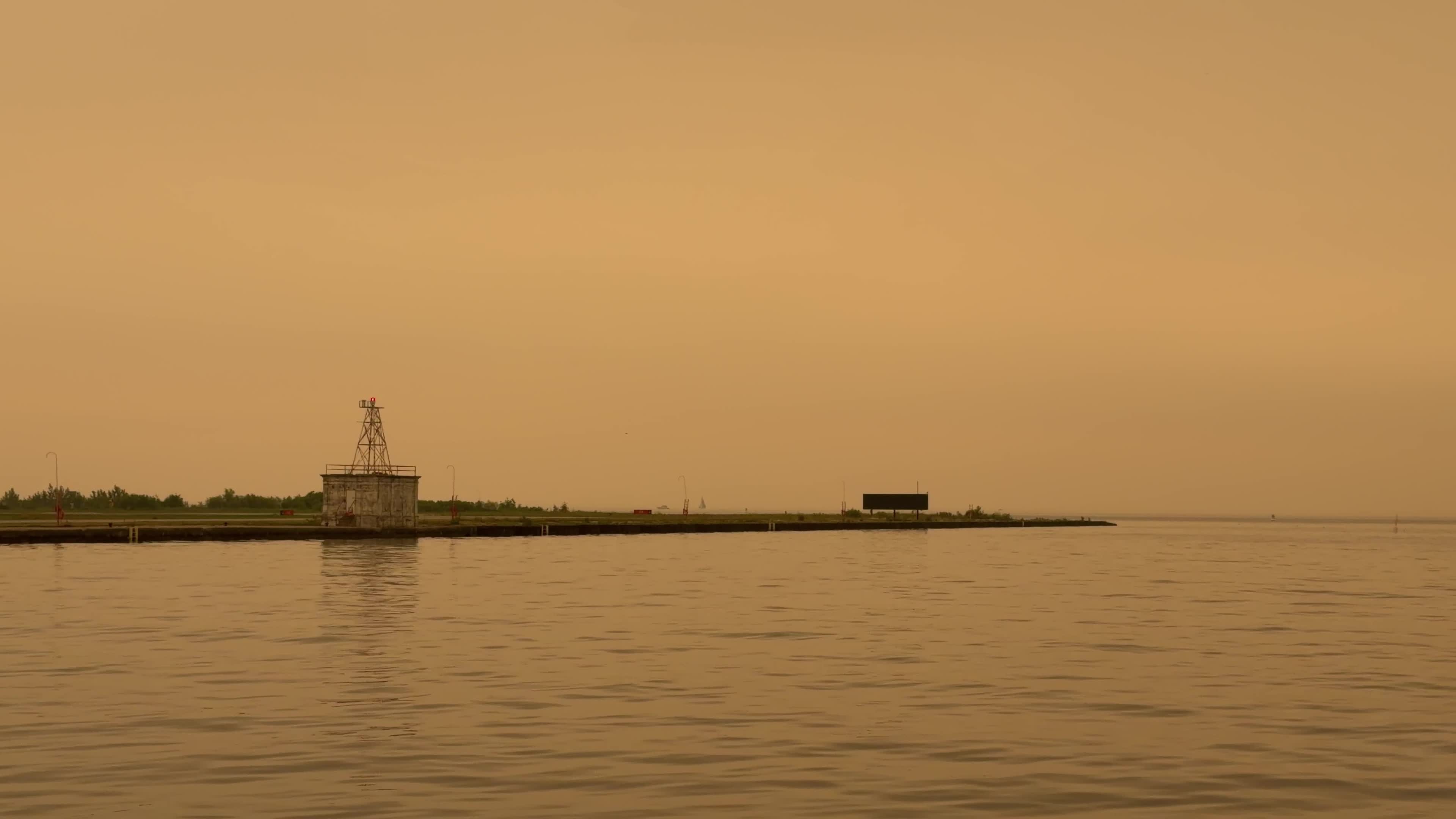 Wildfire smoke from Canada turns sky yellow in Toronto