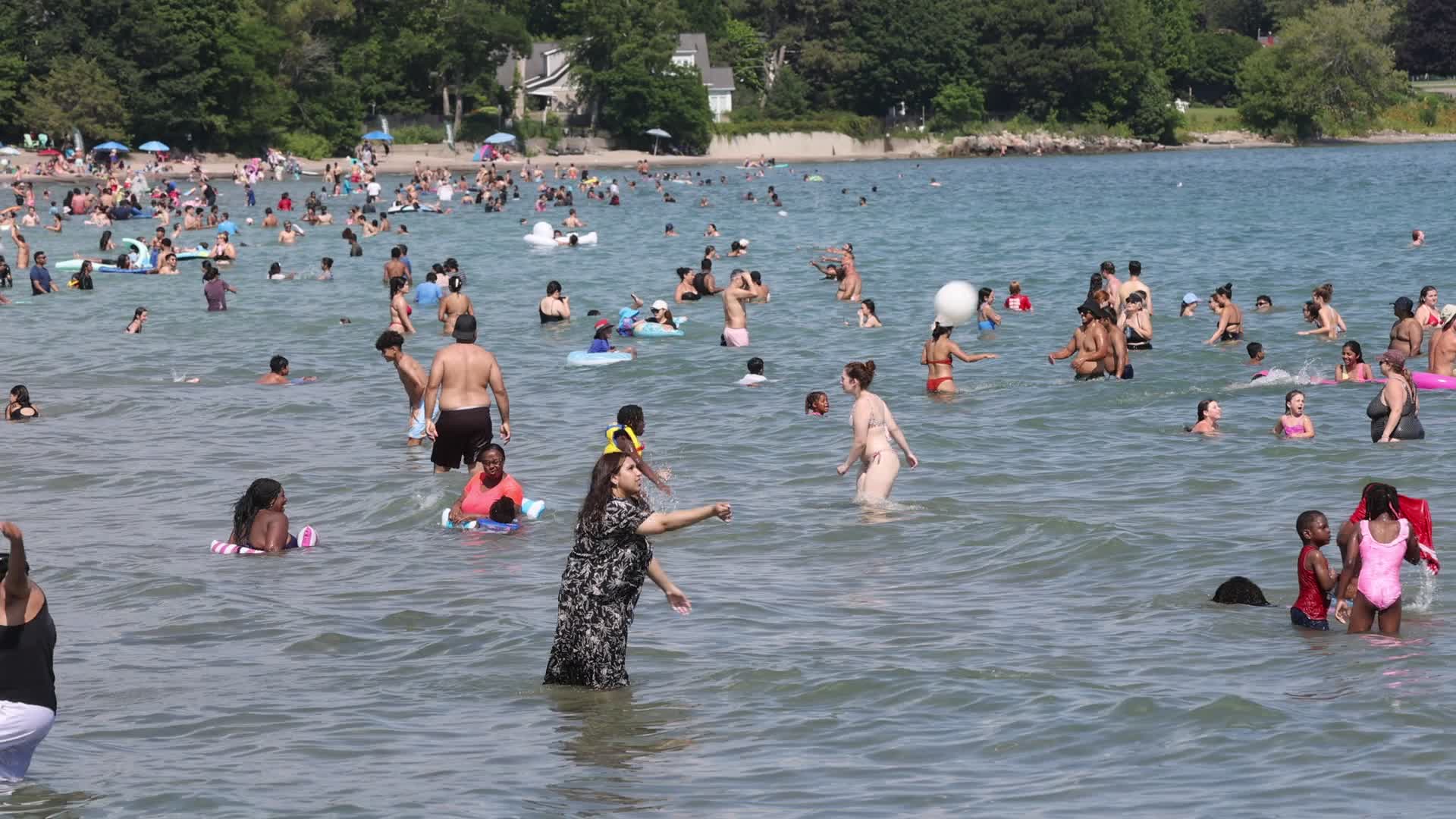 Huge crowd at Victoria Beach