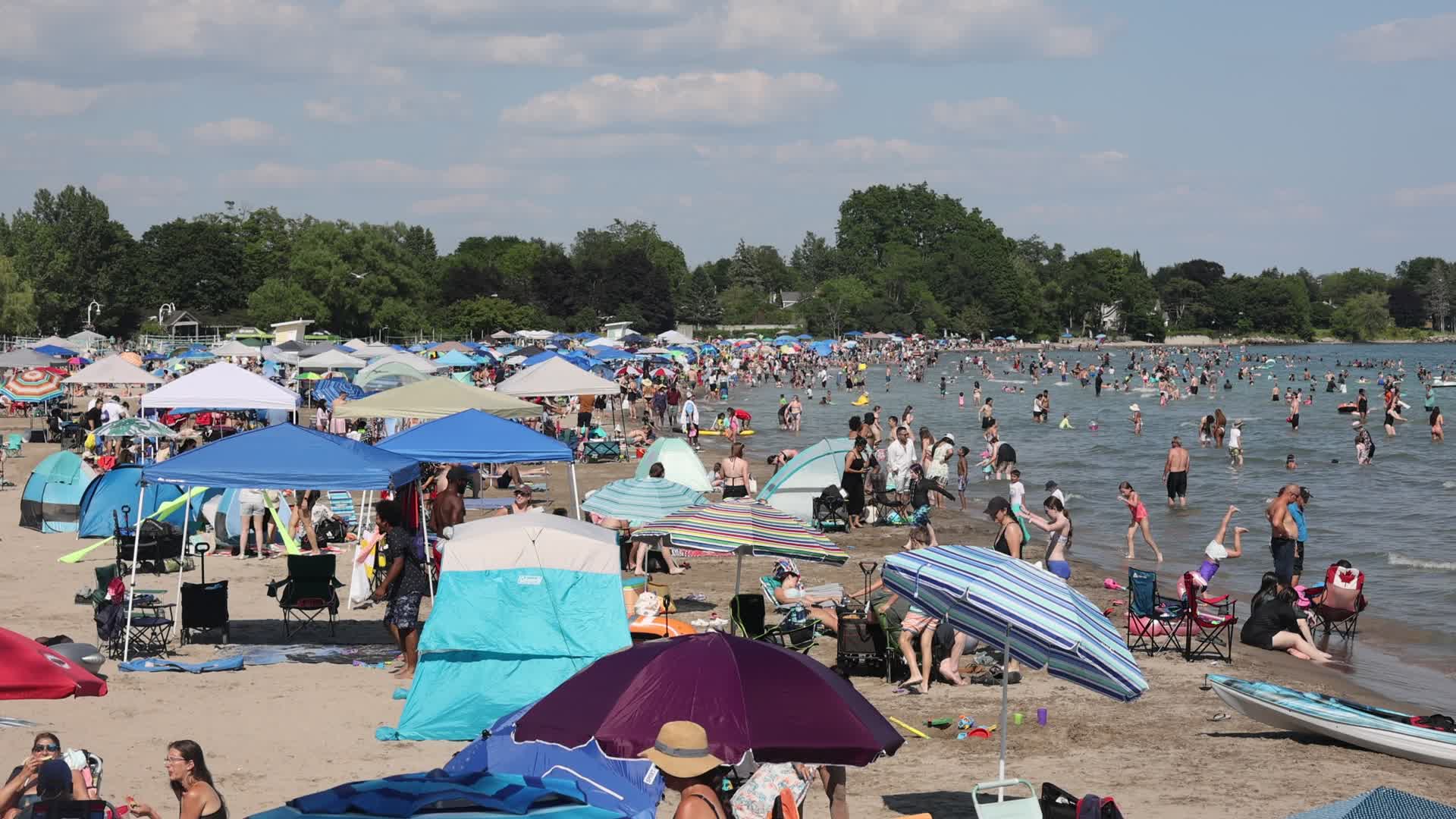 Huge crowd at Victoria Beach